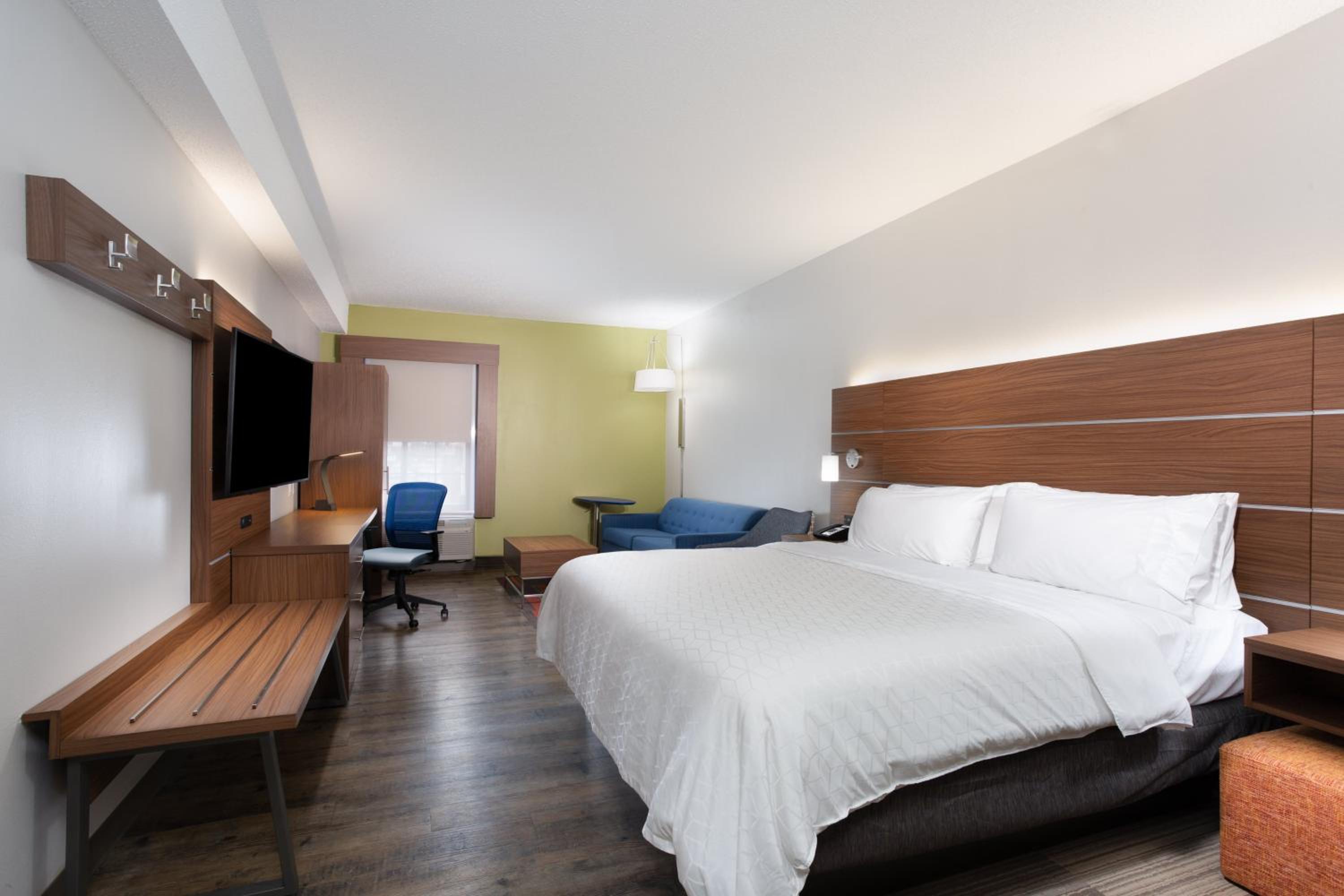 King Suite with Sofa Bed - Photo 3