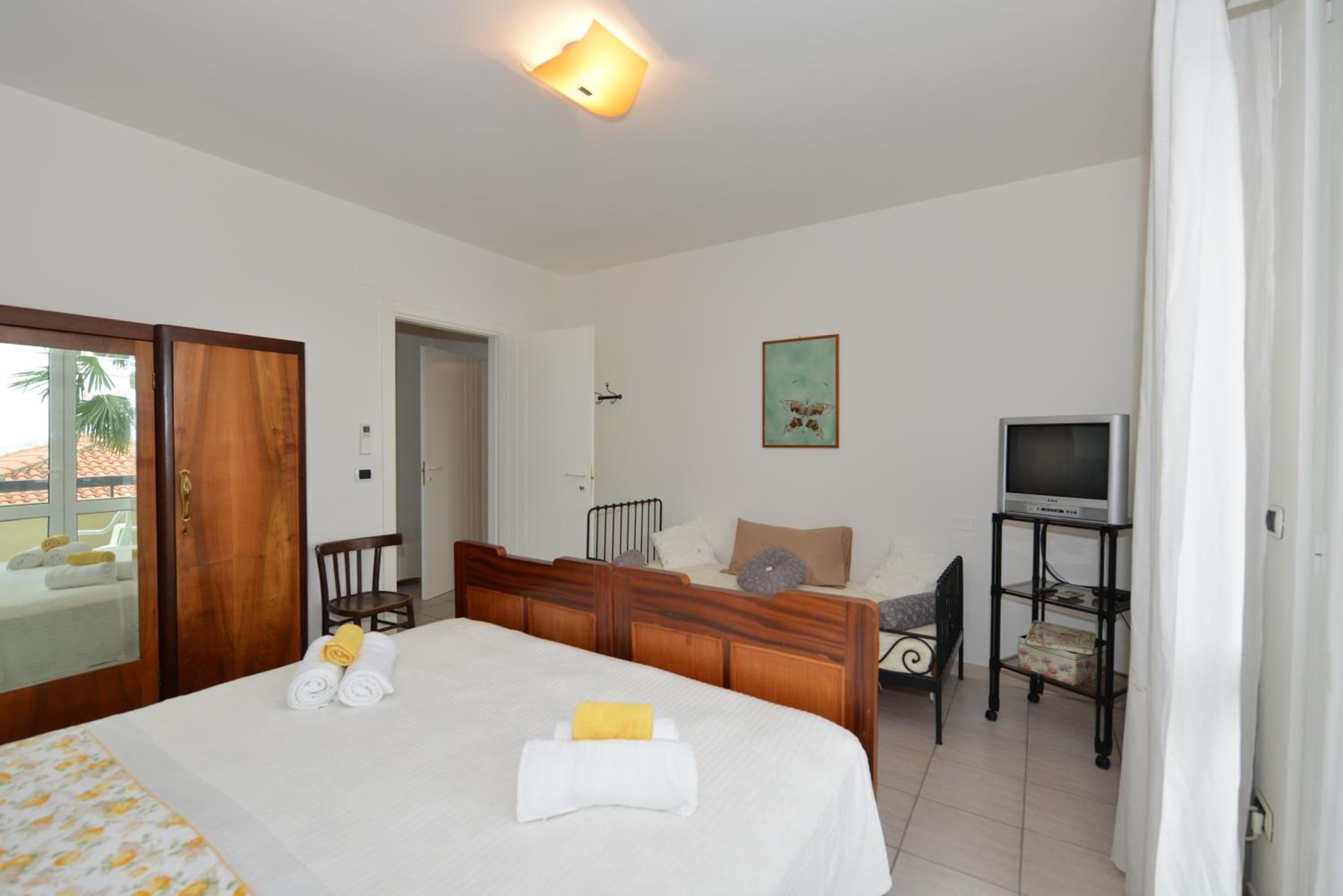 Triple Room with Balcony - Photo 4