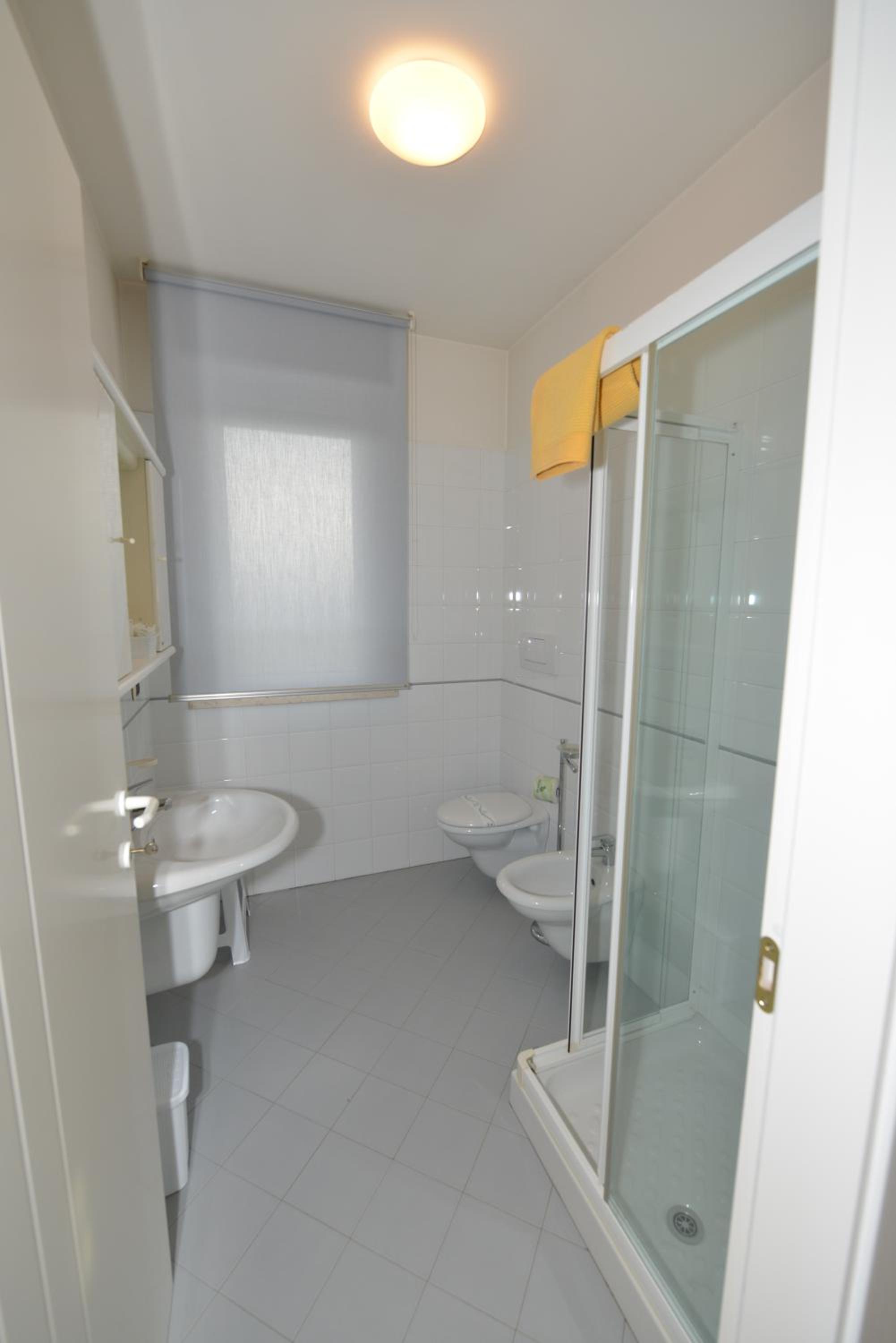 Triple Room with Balcony - Photo 6
