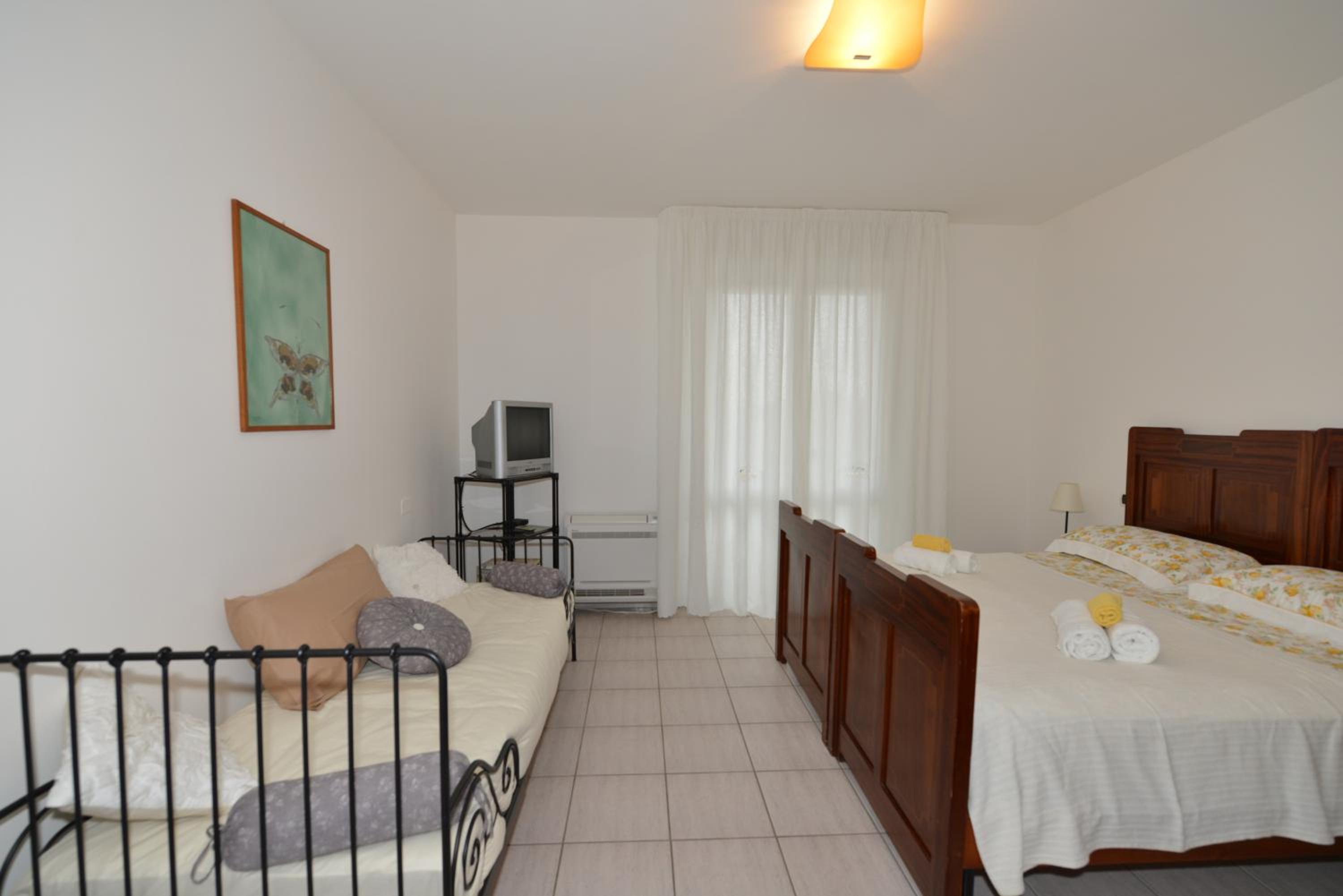 Triple Room with Balcony - Photo 7