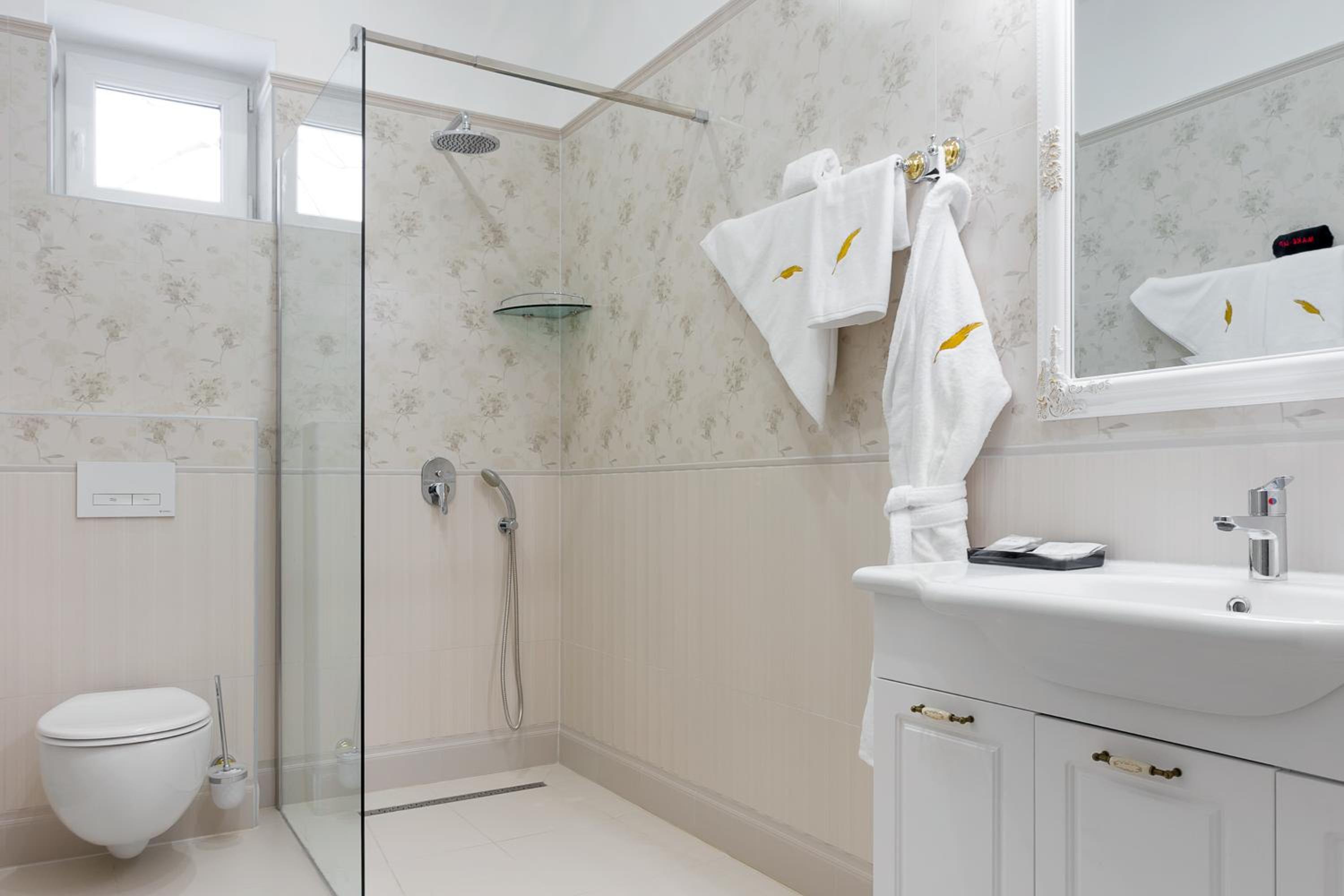 Superior Double or Twin Room - Photo 4