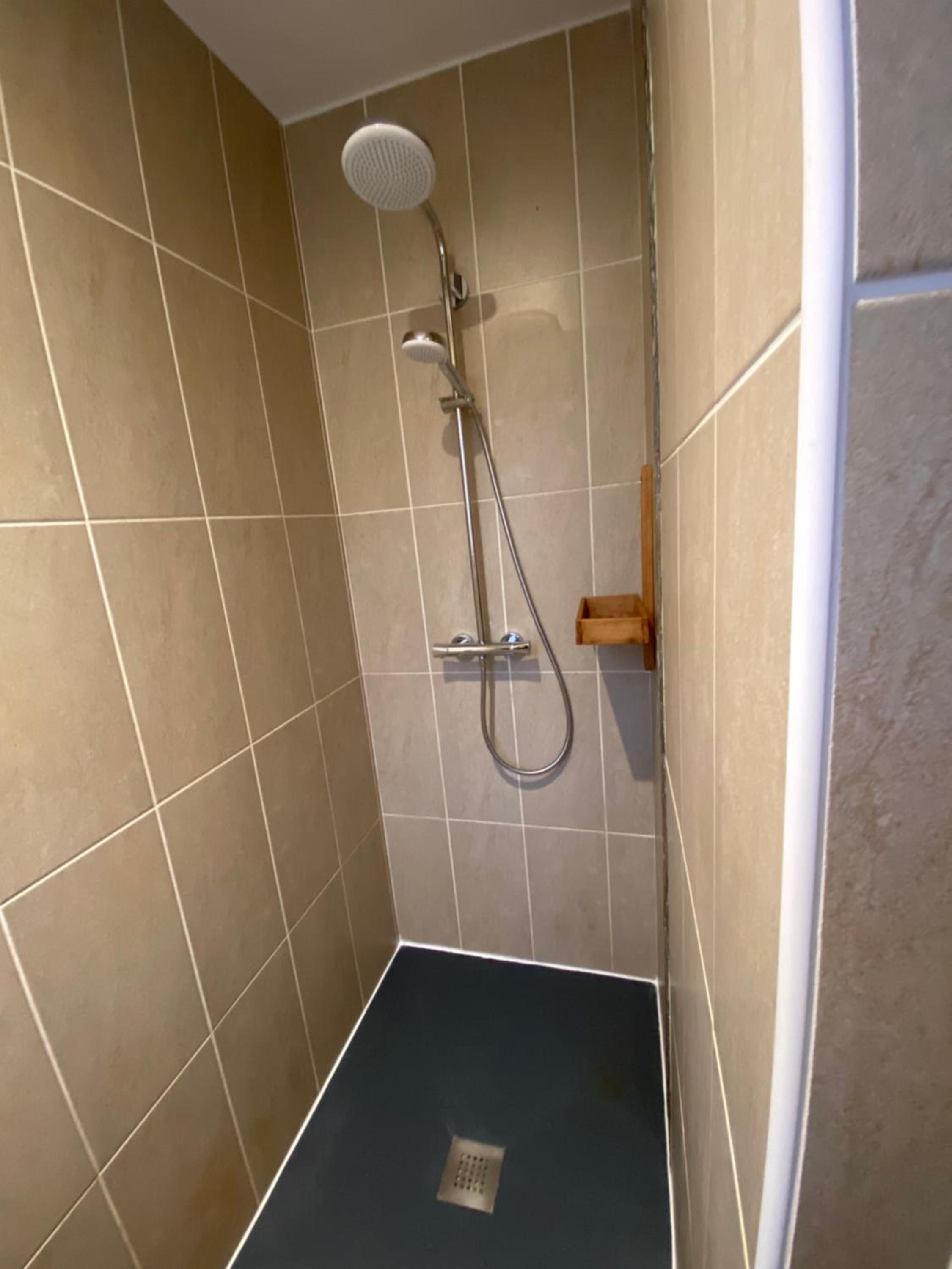Large Double Room - Photo 8