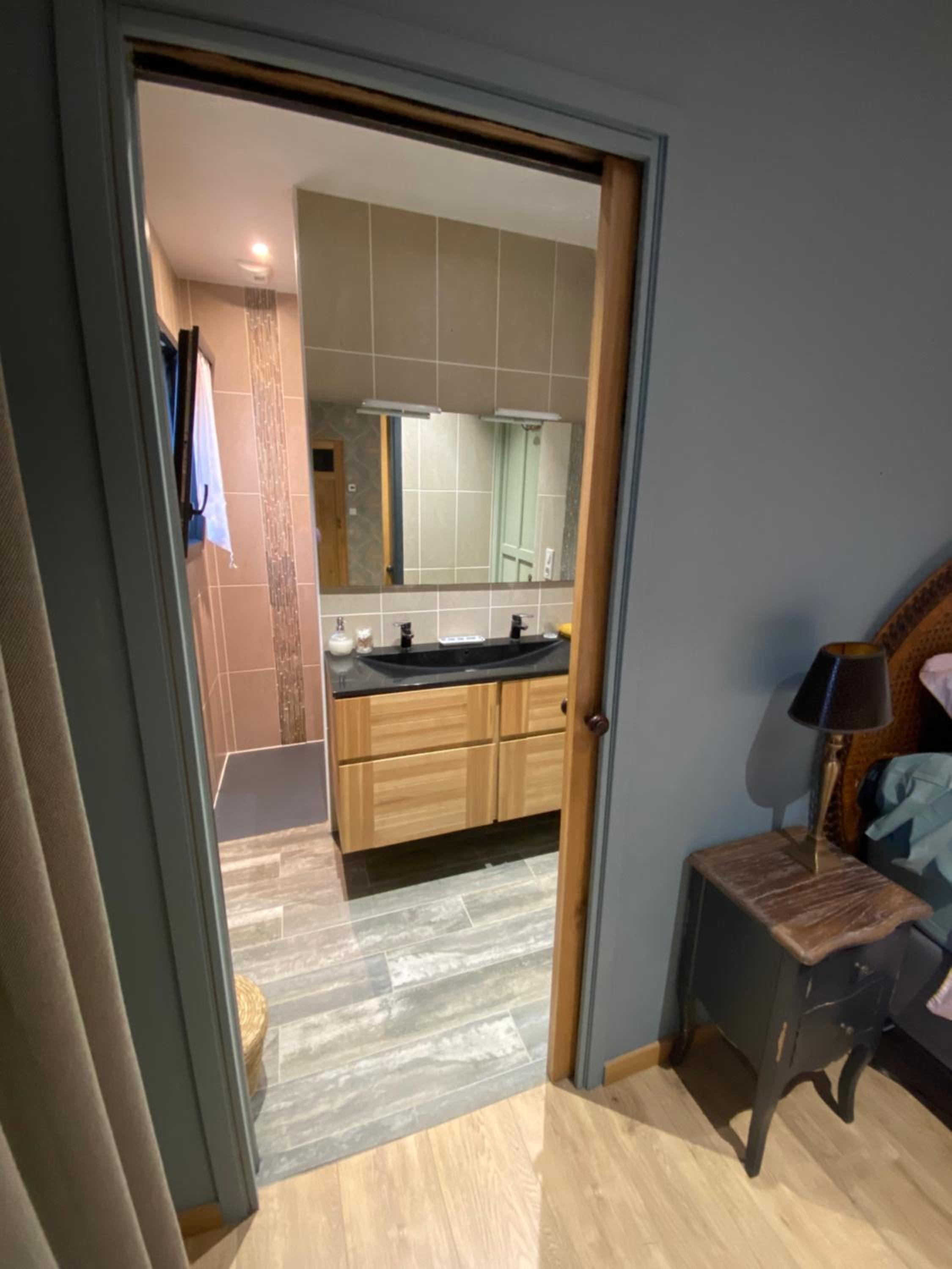 Large Double Room - Photo 12