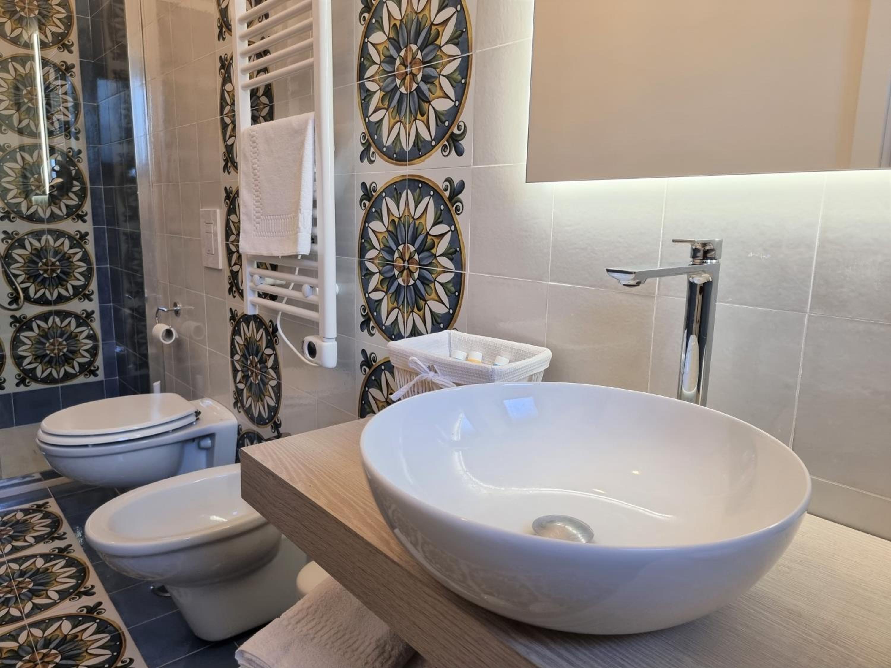 Double Room with Private Bathroom - Photo 21