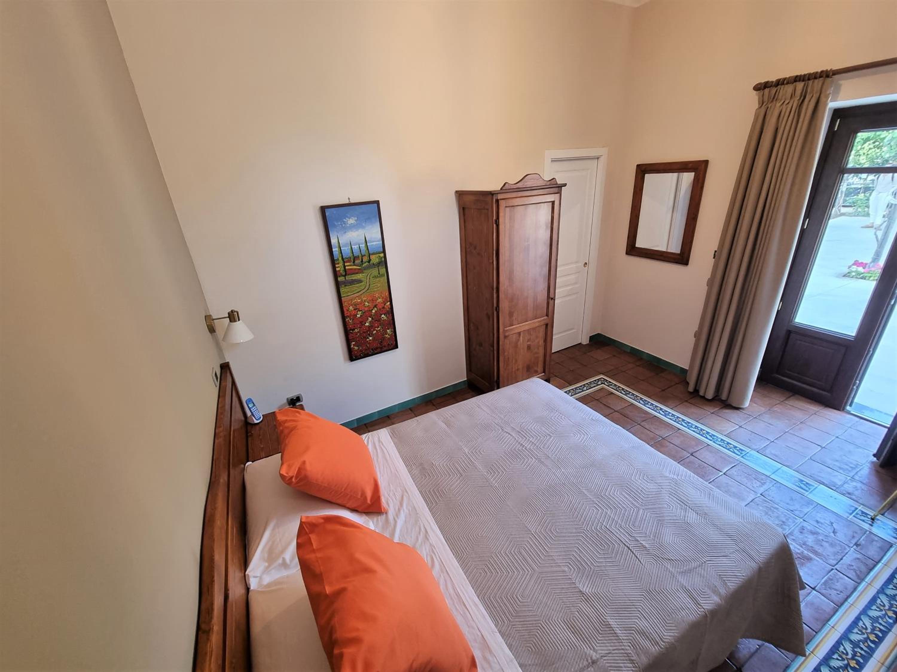 Double Room with Private Bathroom - Photo 15