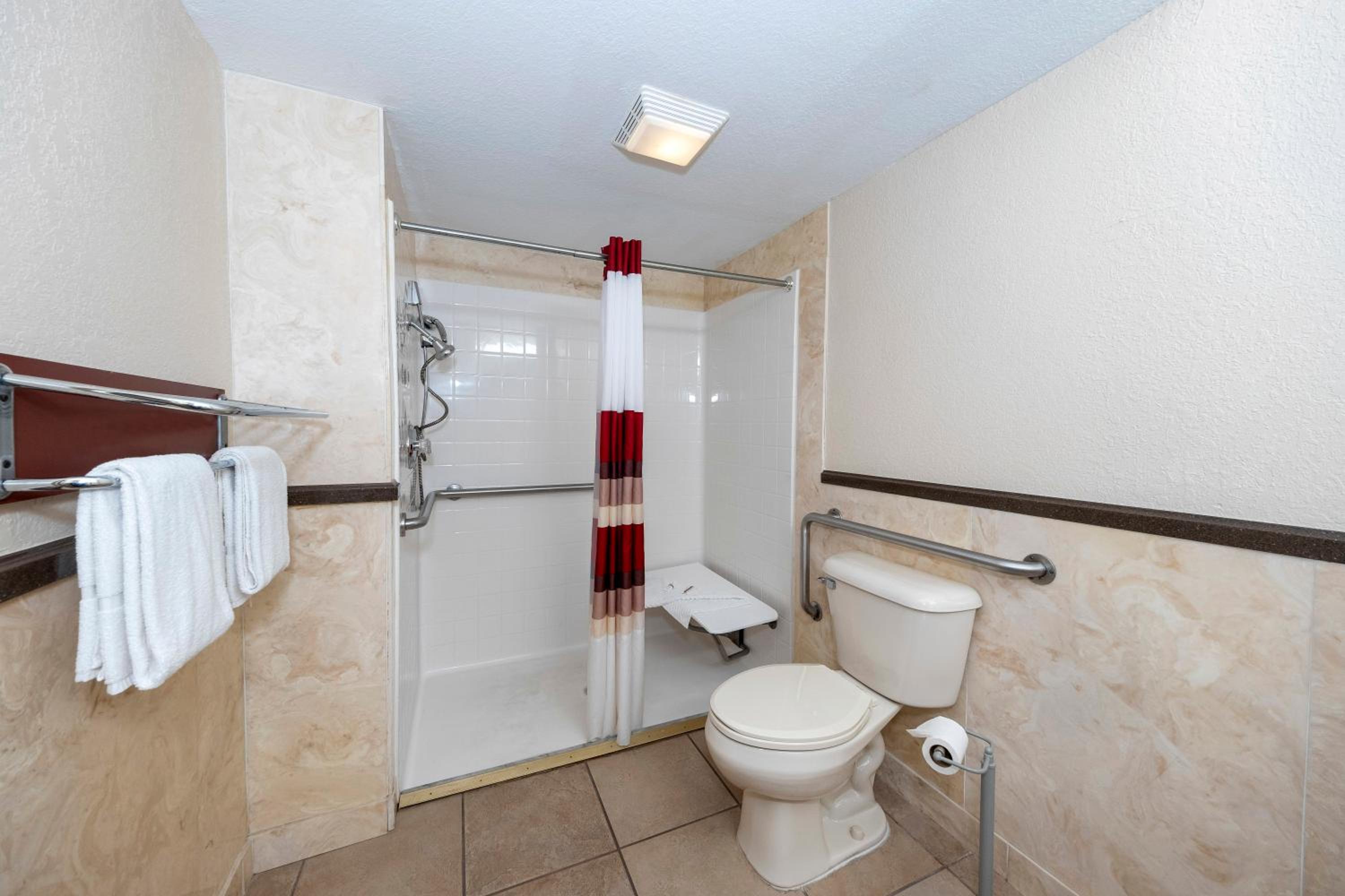 Deluxe King Room Disability Access Roll-In Shower Non-Smoking - Photo 6