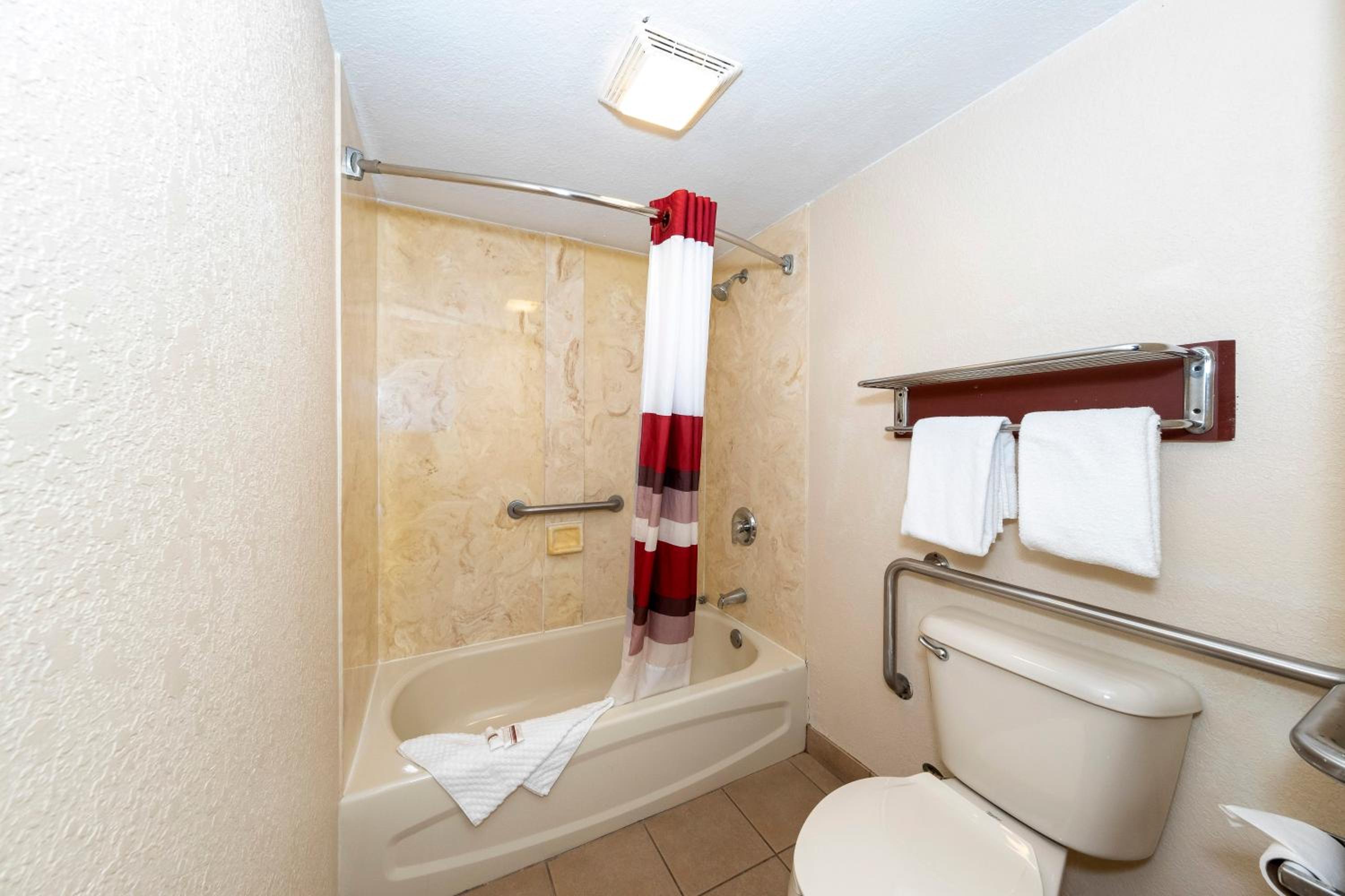 Deluxe Room with Two Double Beds Disability Access Non-Smoking - Photo 9