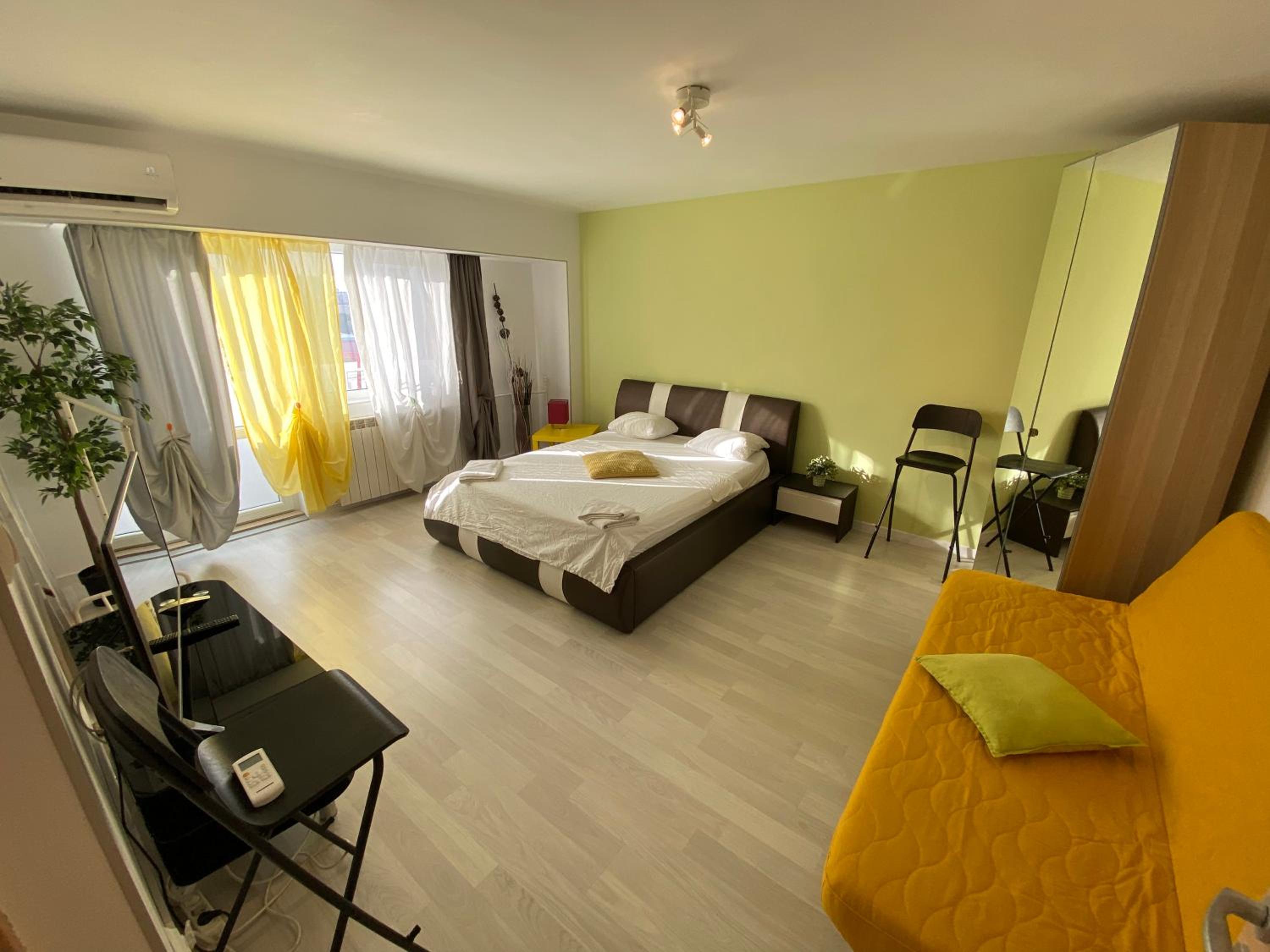 Studio Apartment - Photo 1