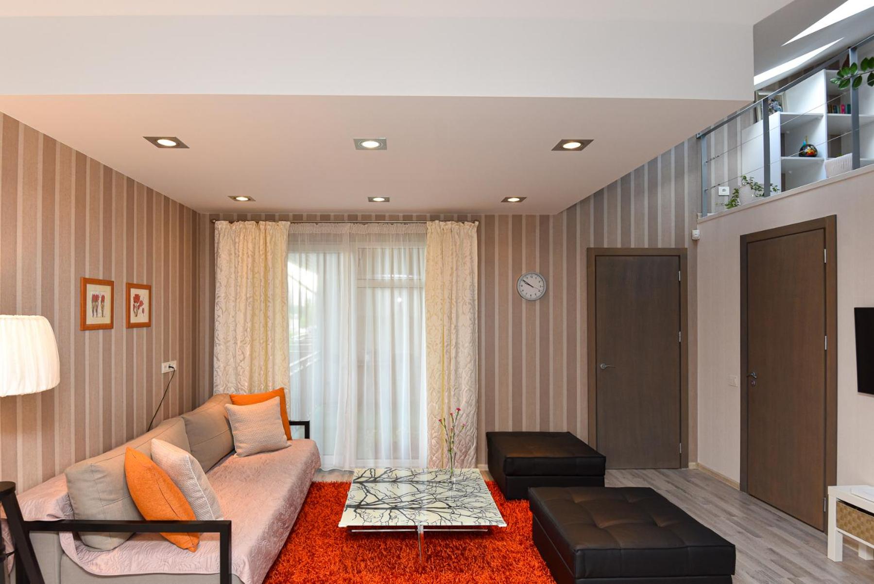 Apartment with Balcony - Photo 5
