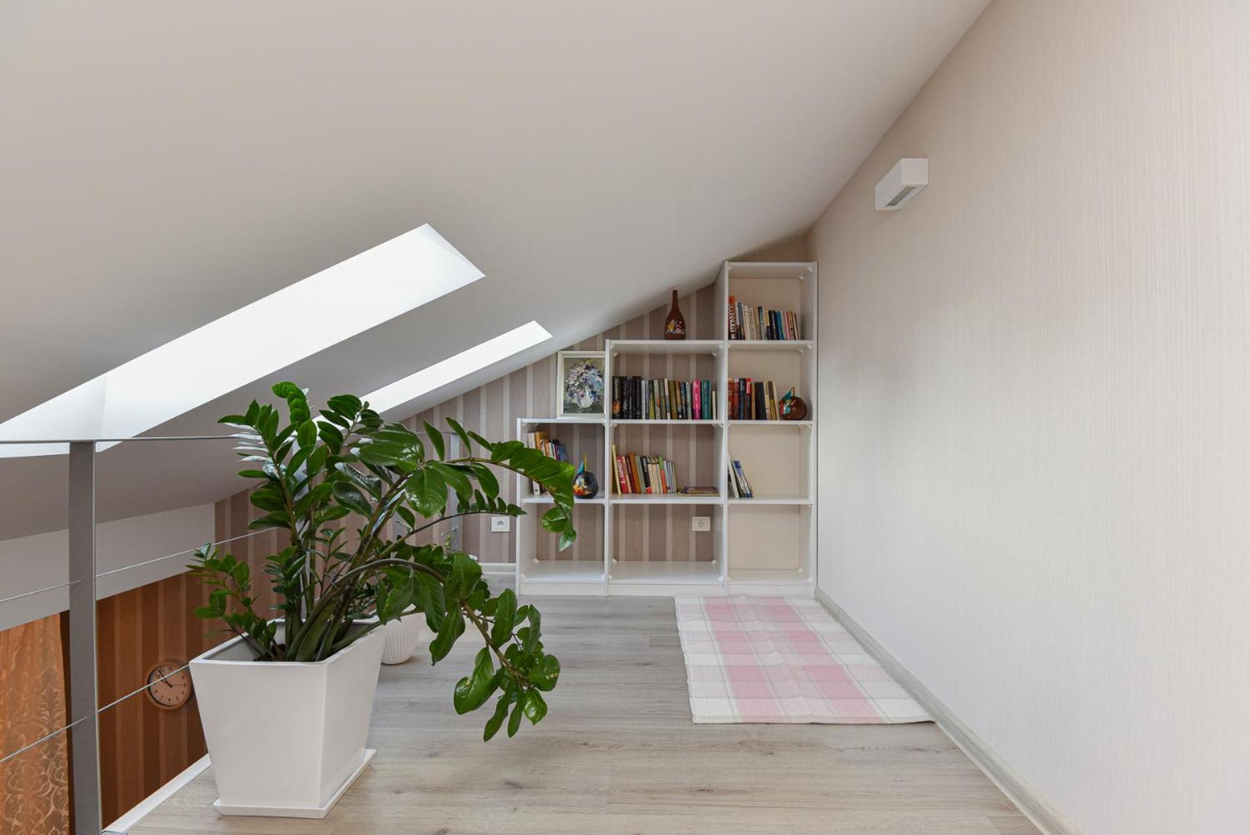 Apartment with Balcony - Photo 6