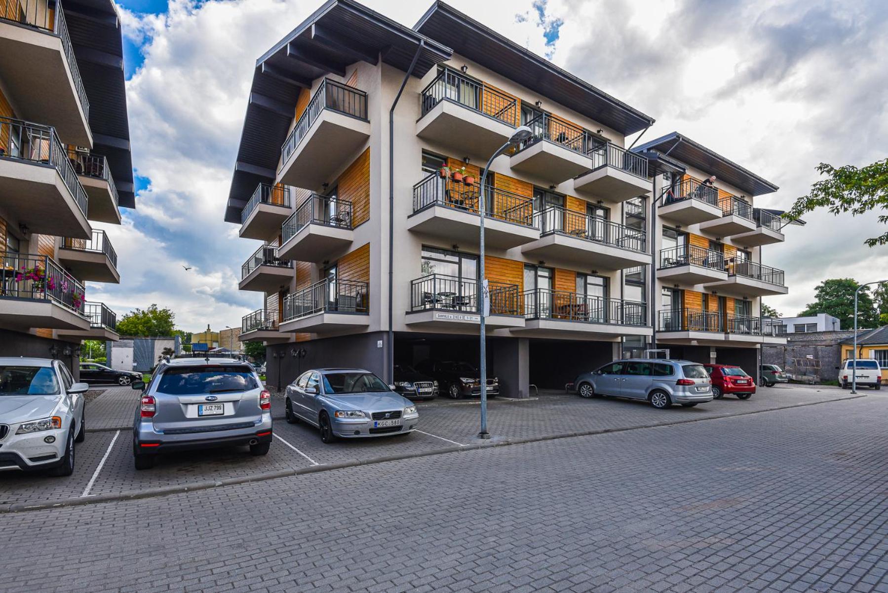 Apartment with Balcony - Photo 2