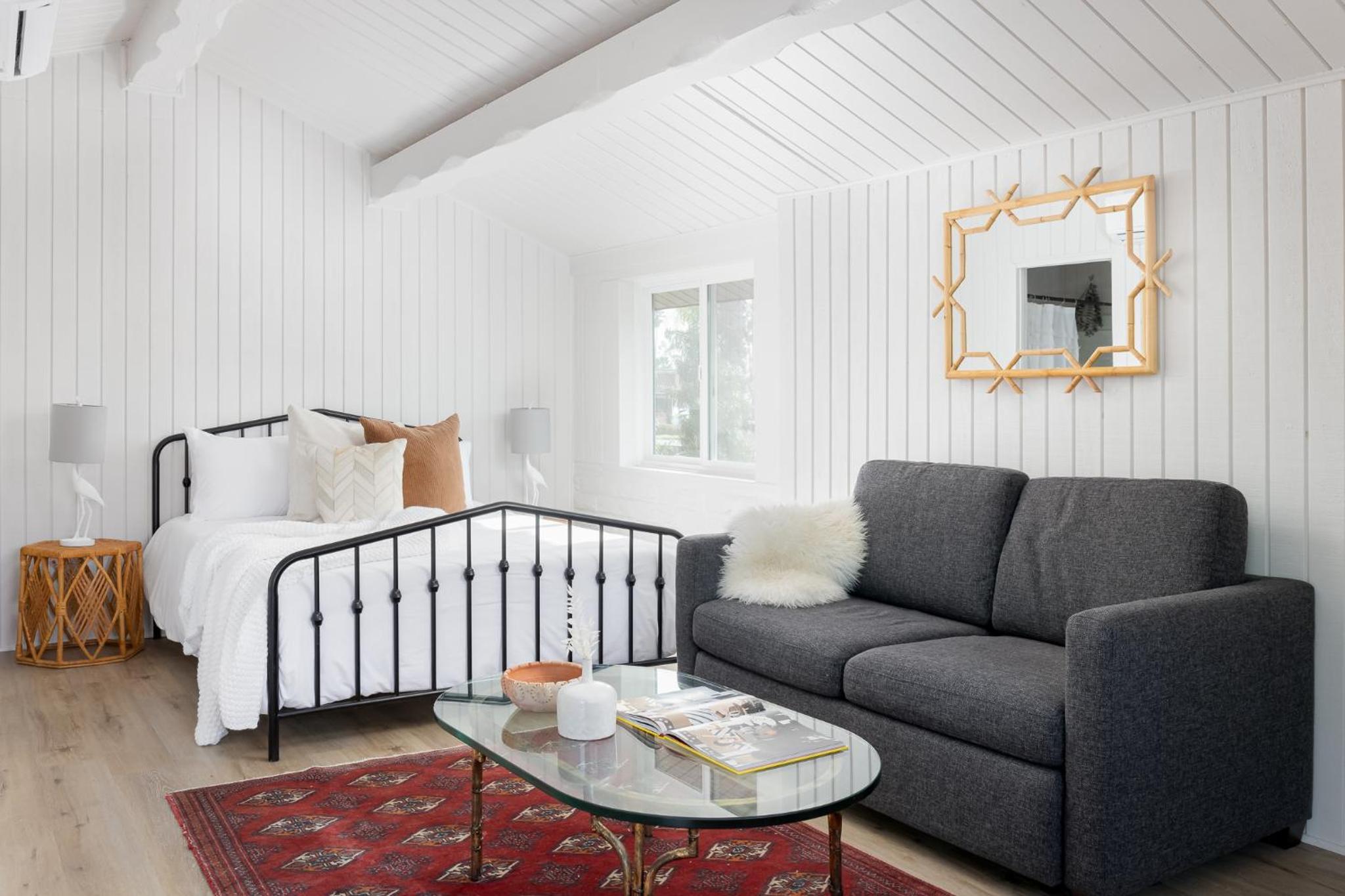 Deluxe Queen Suite