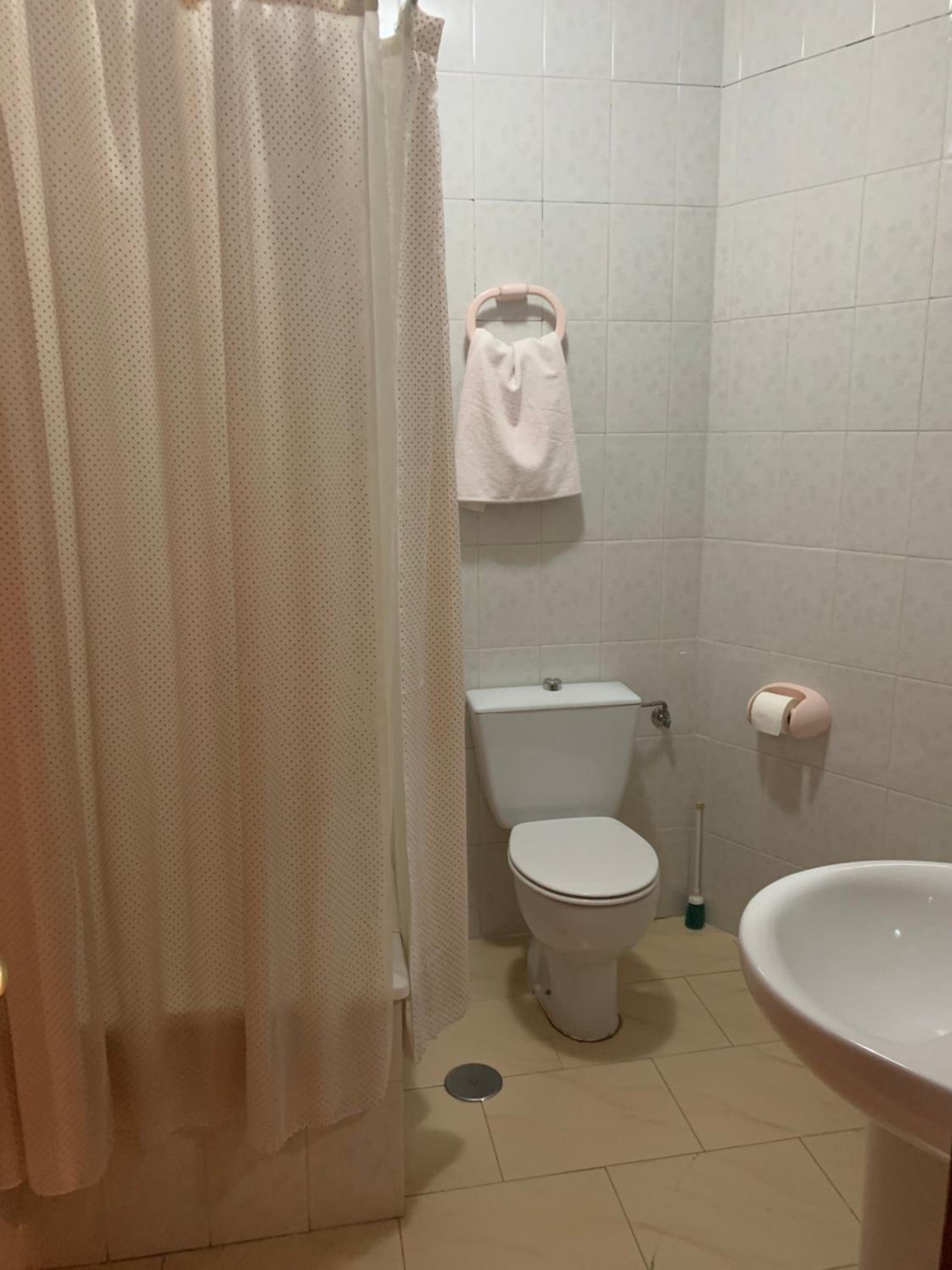Twin Room - Photo 2