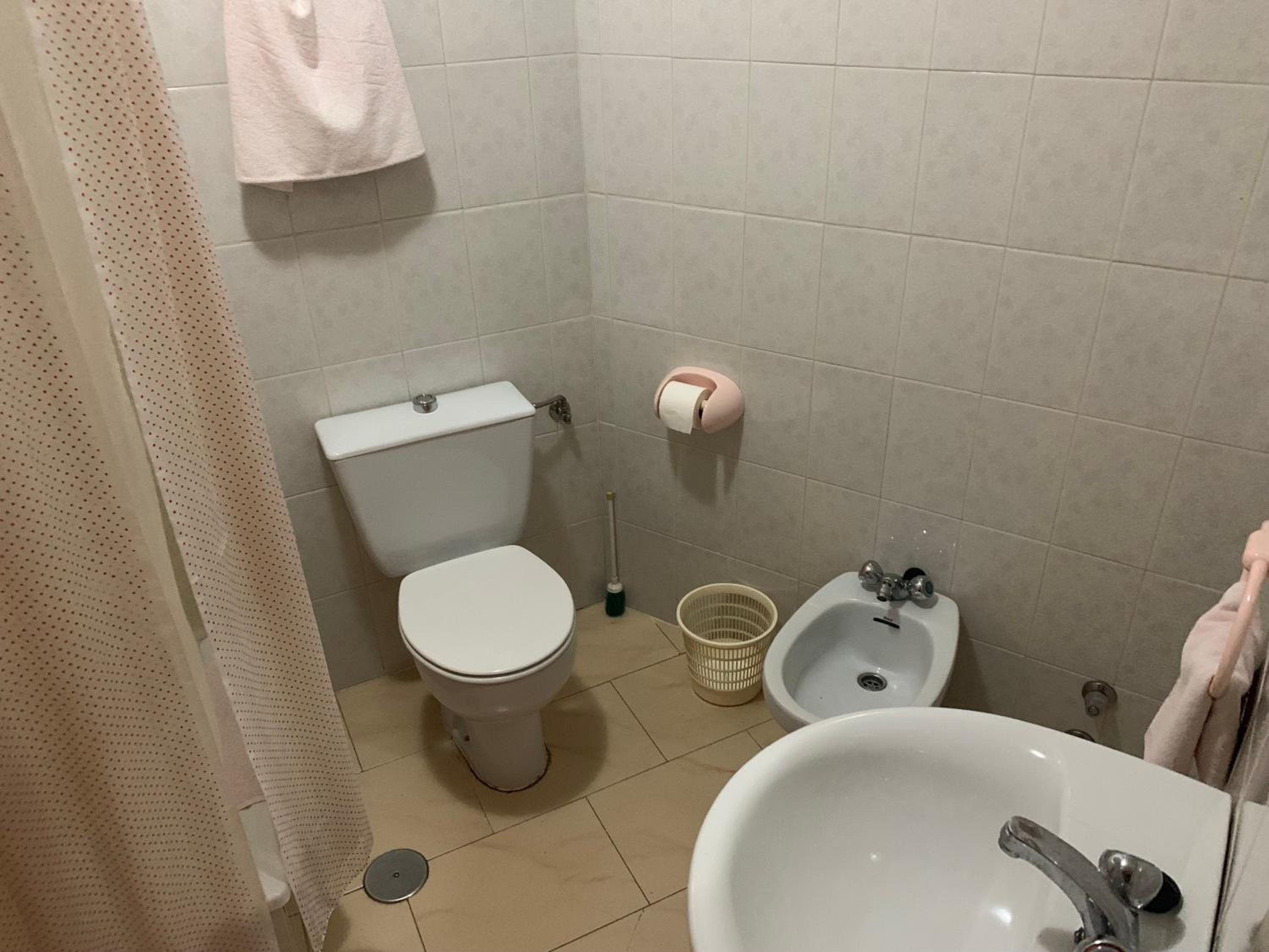Twin Room - Photo 8
