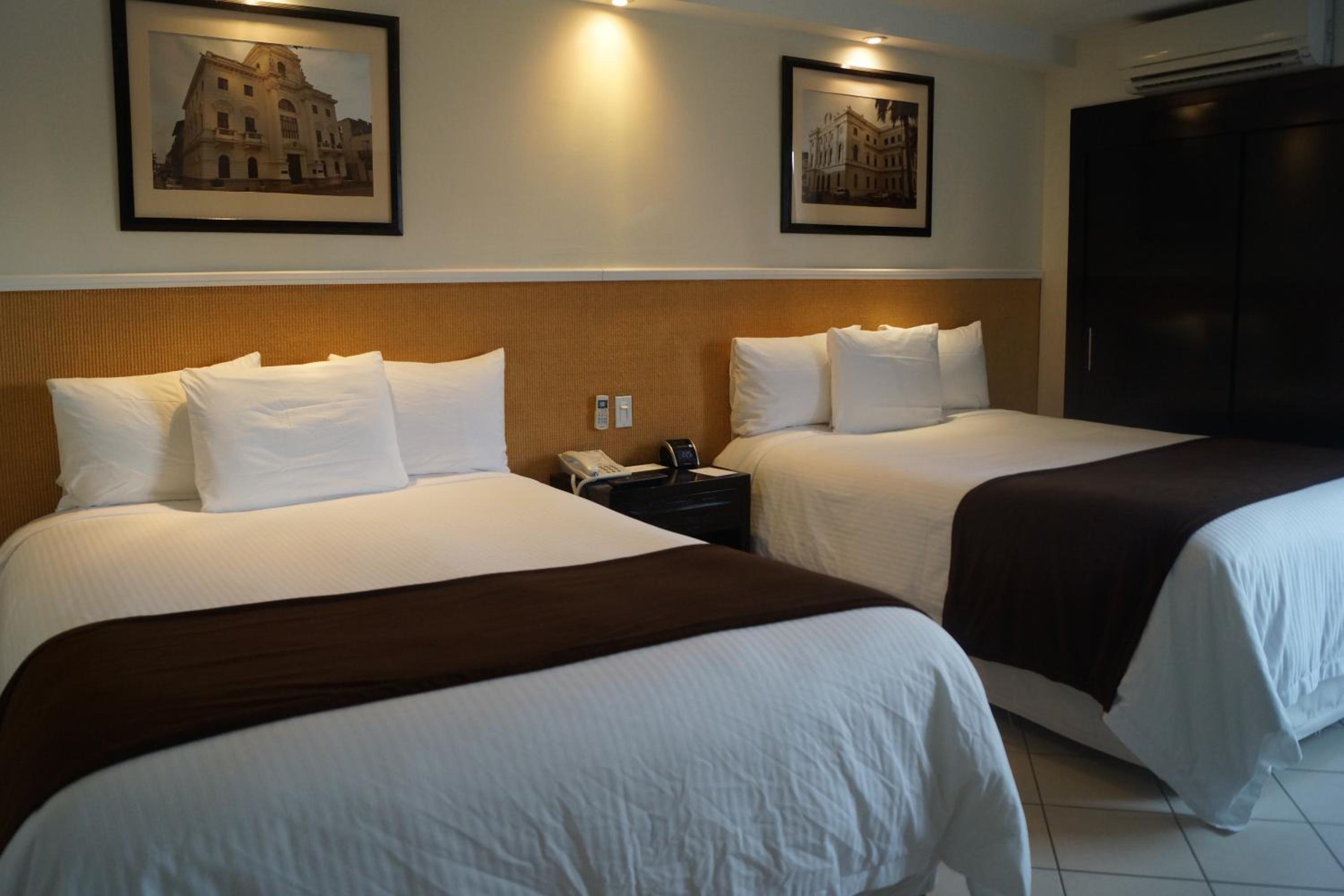 Double Room with Two Double Beds - Photo 5