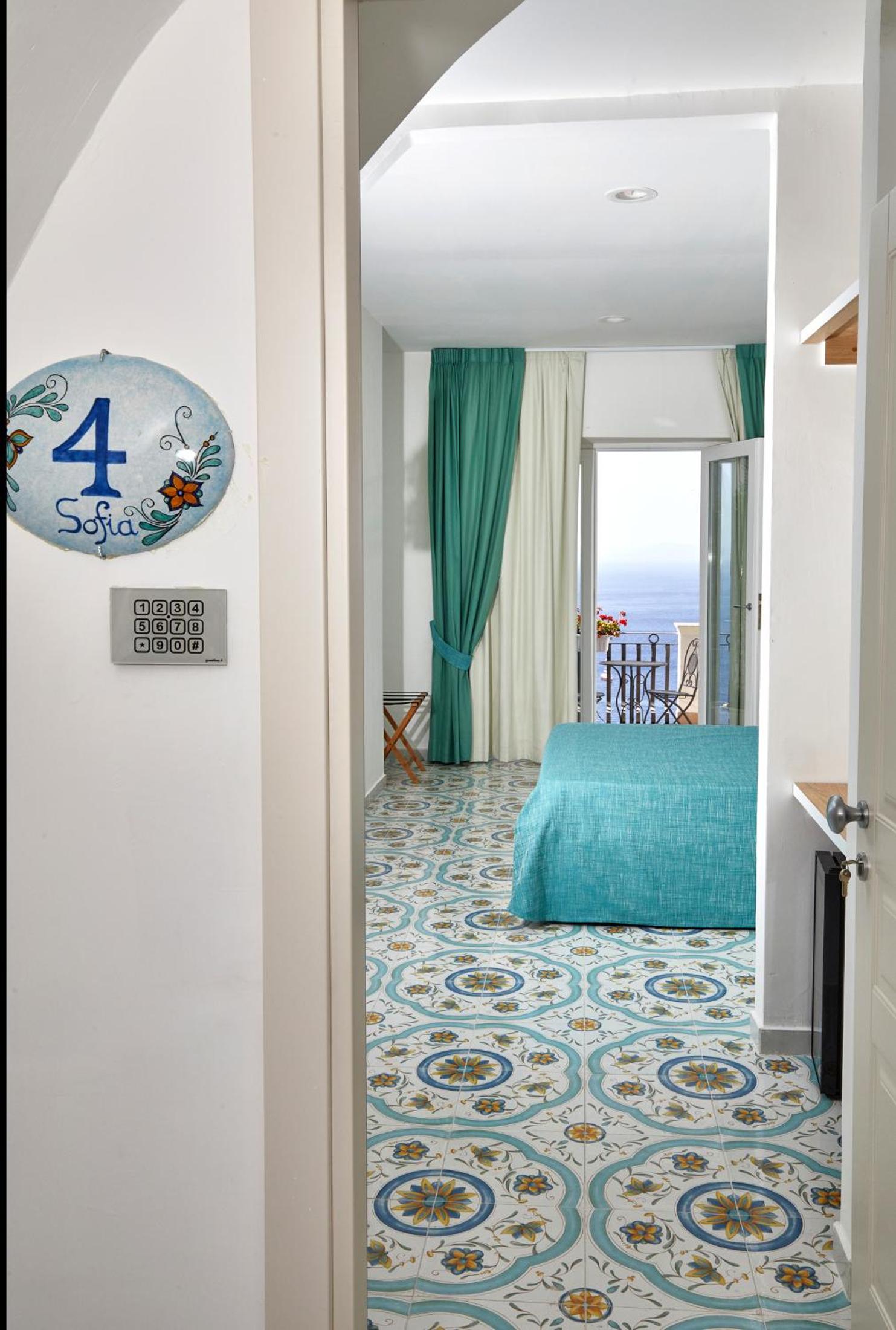 Deluxe Double Room with Sea View photo 2