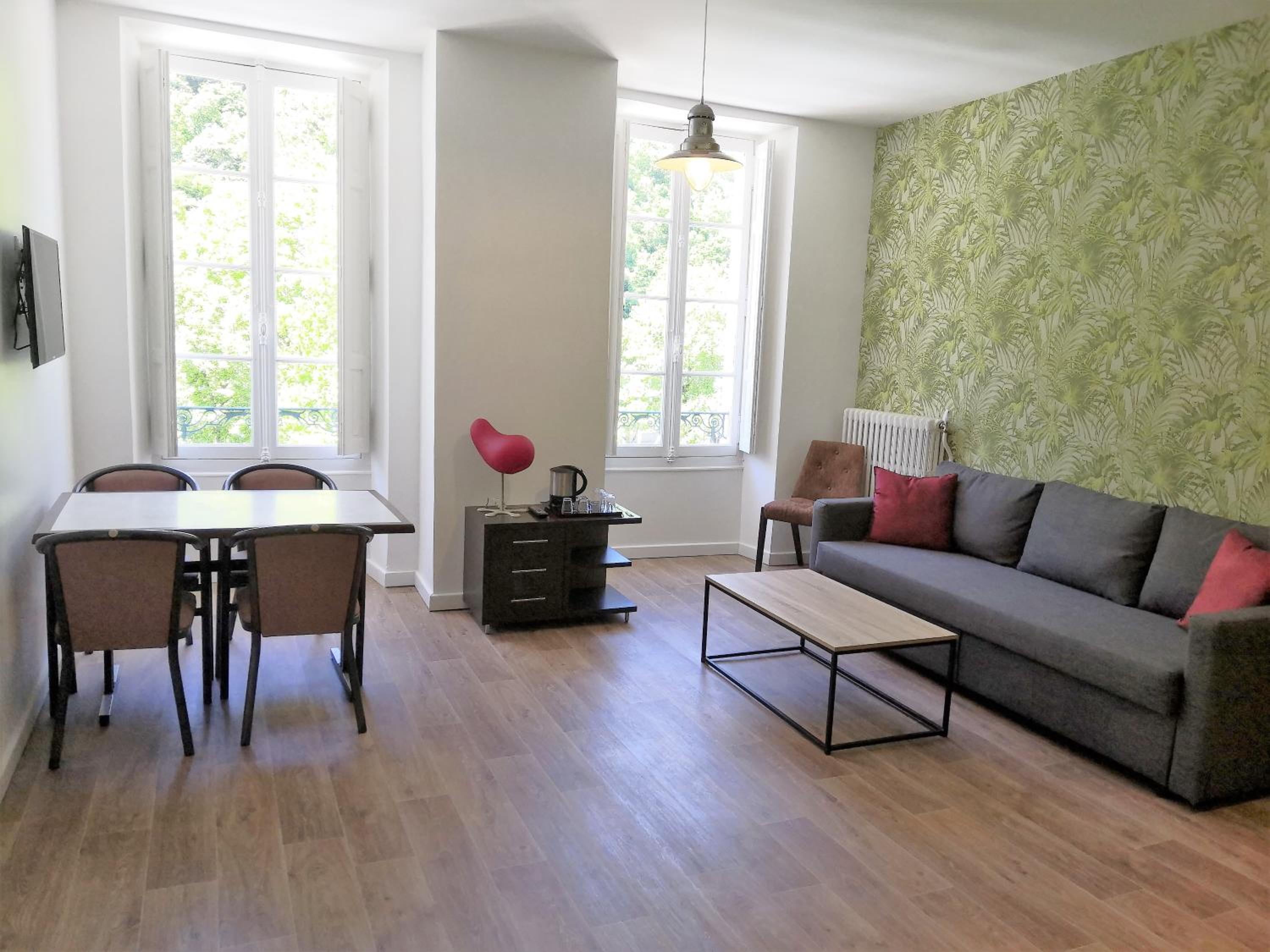 One-Bedroom Apartment photo 1
