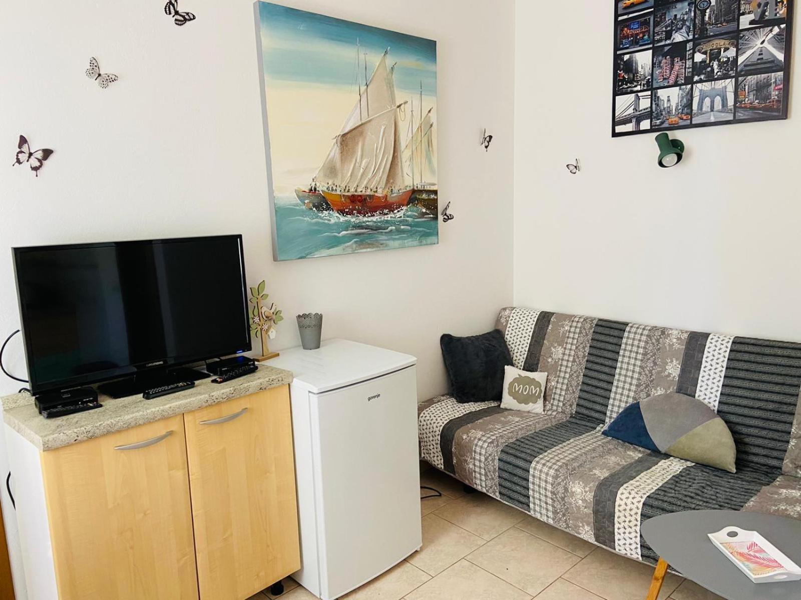 One-Bedroom Apartment with Terrace photo 1