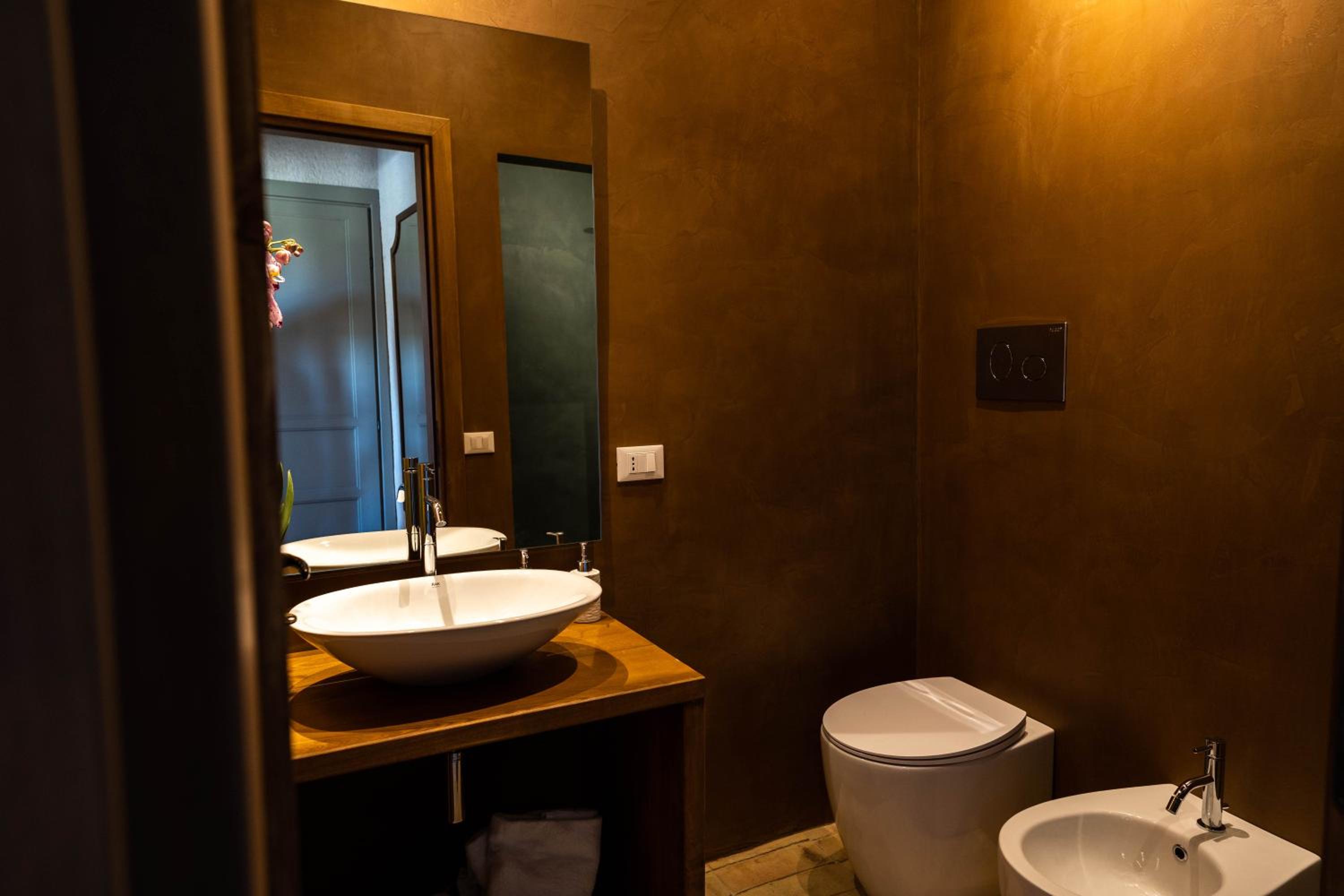 Deluxe Queen Room - Photo 5