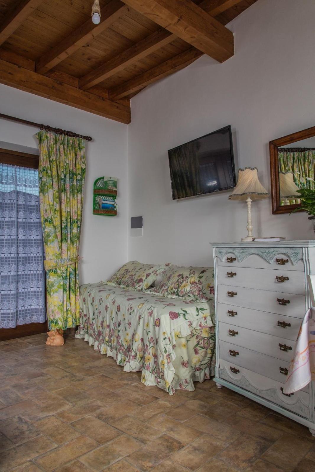 Double Room with Private Bathroom photo 2