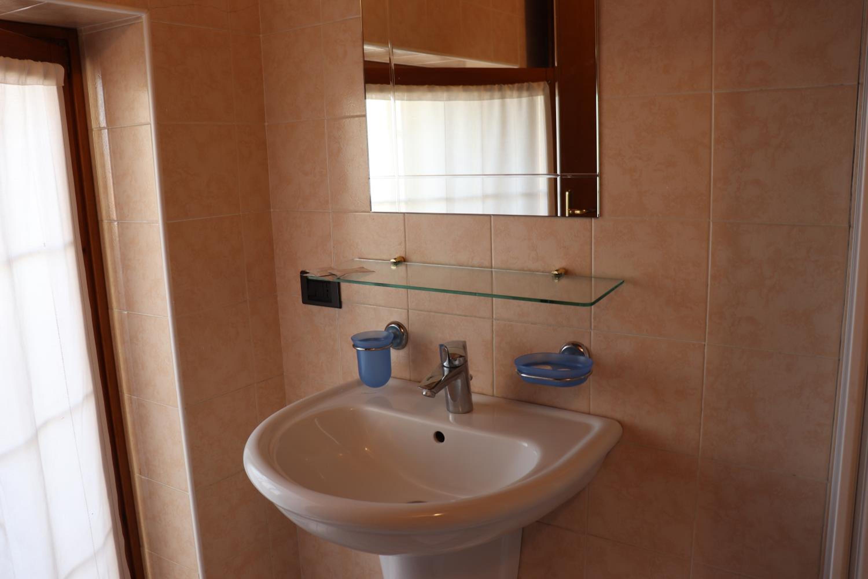 Budget Double or Twin Room - Photo 5