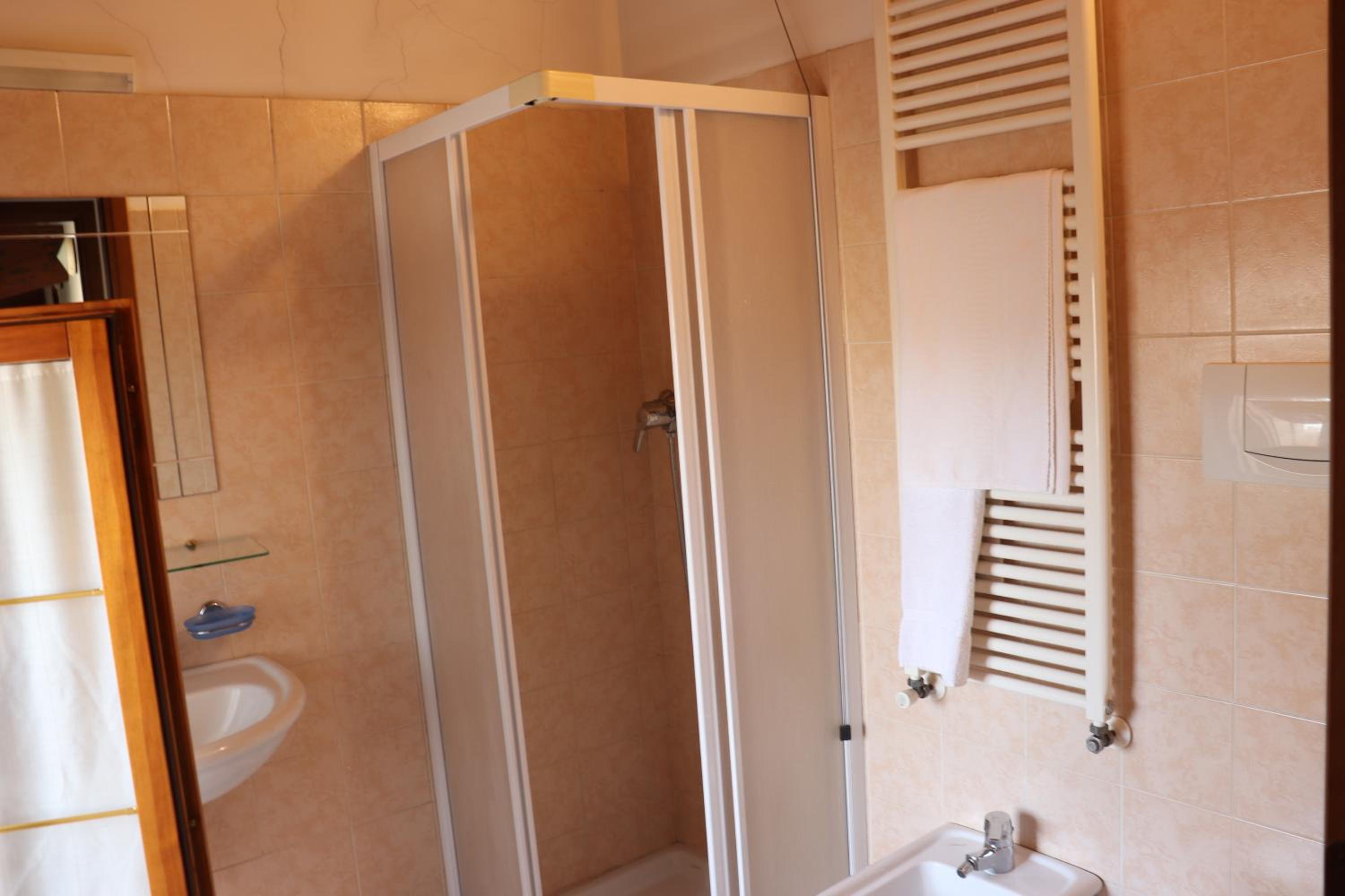 Budget Double or Twin Room - Photo 4