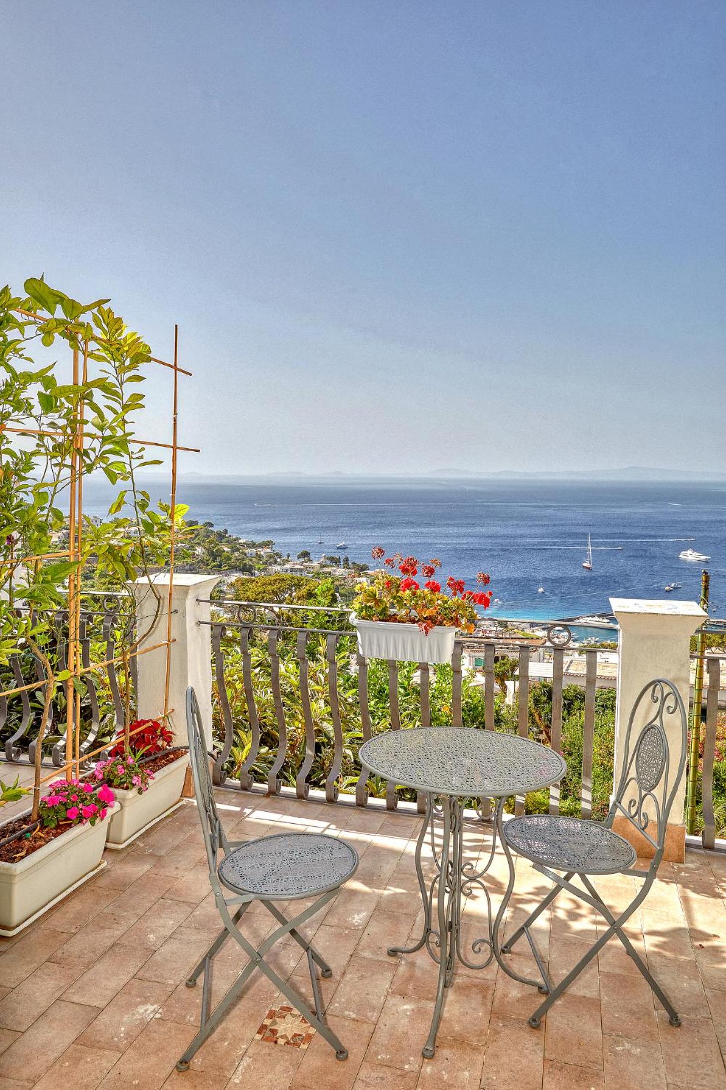 Deluxe Double Room with Sea View - Photo 3