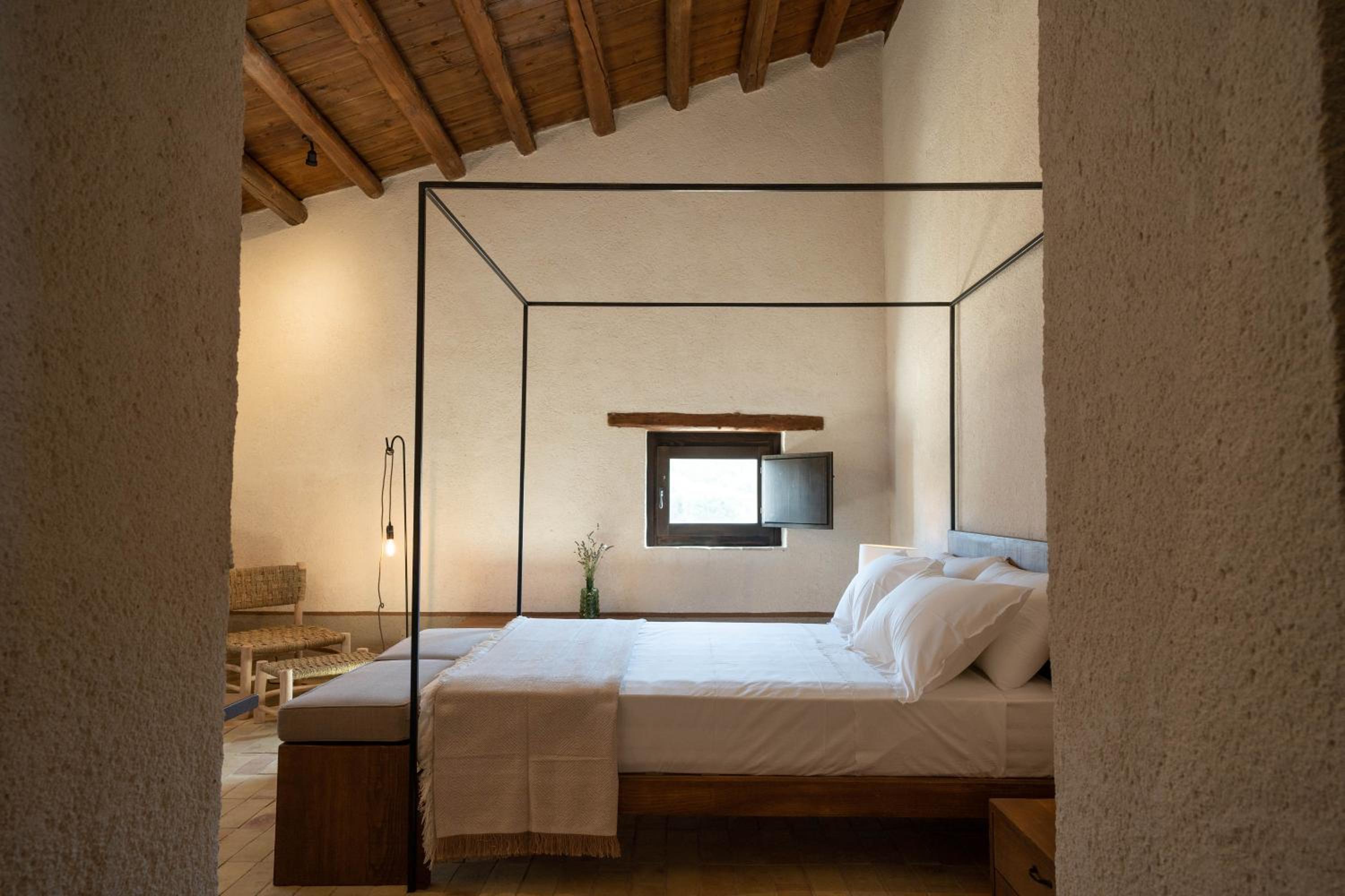 Deluxe King Room - Photo 1