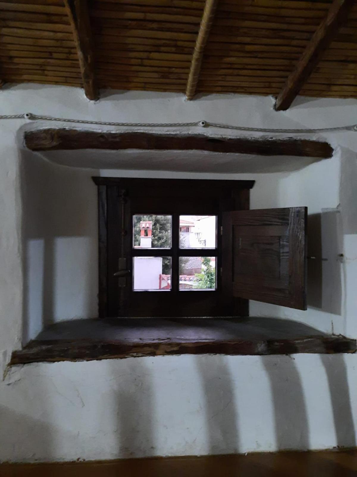 Two-Bedroom House - Photo 3