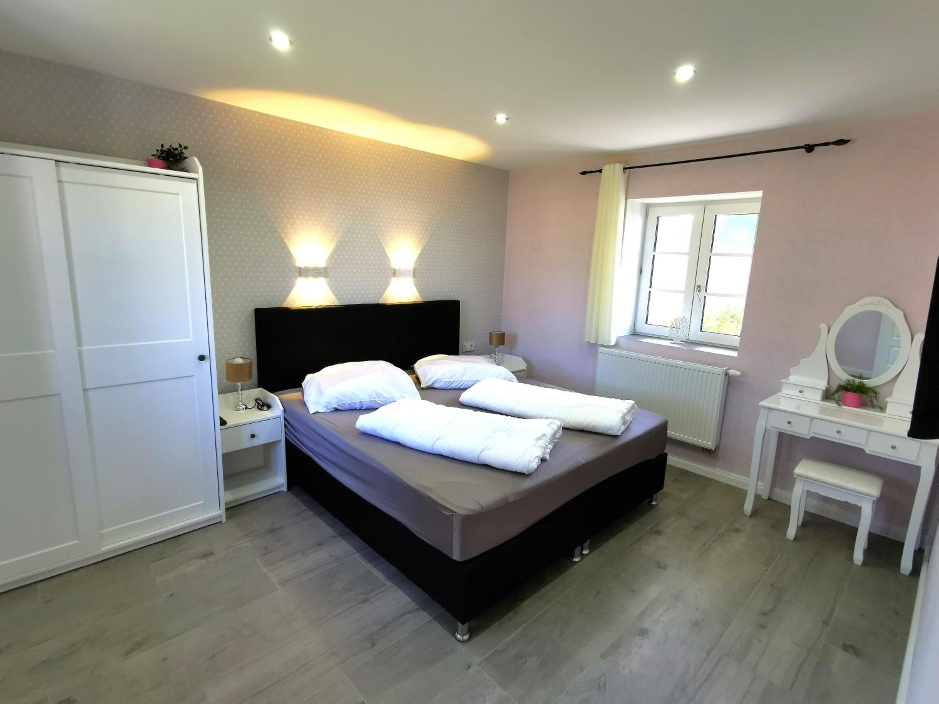 One-Bedroom House photo 1