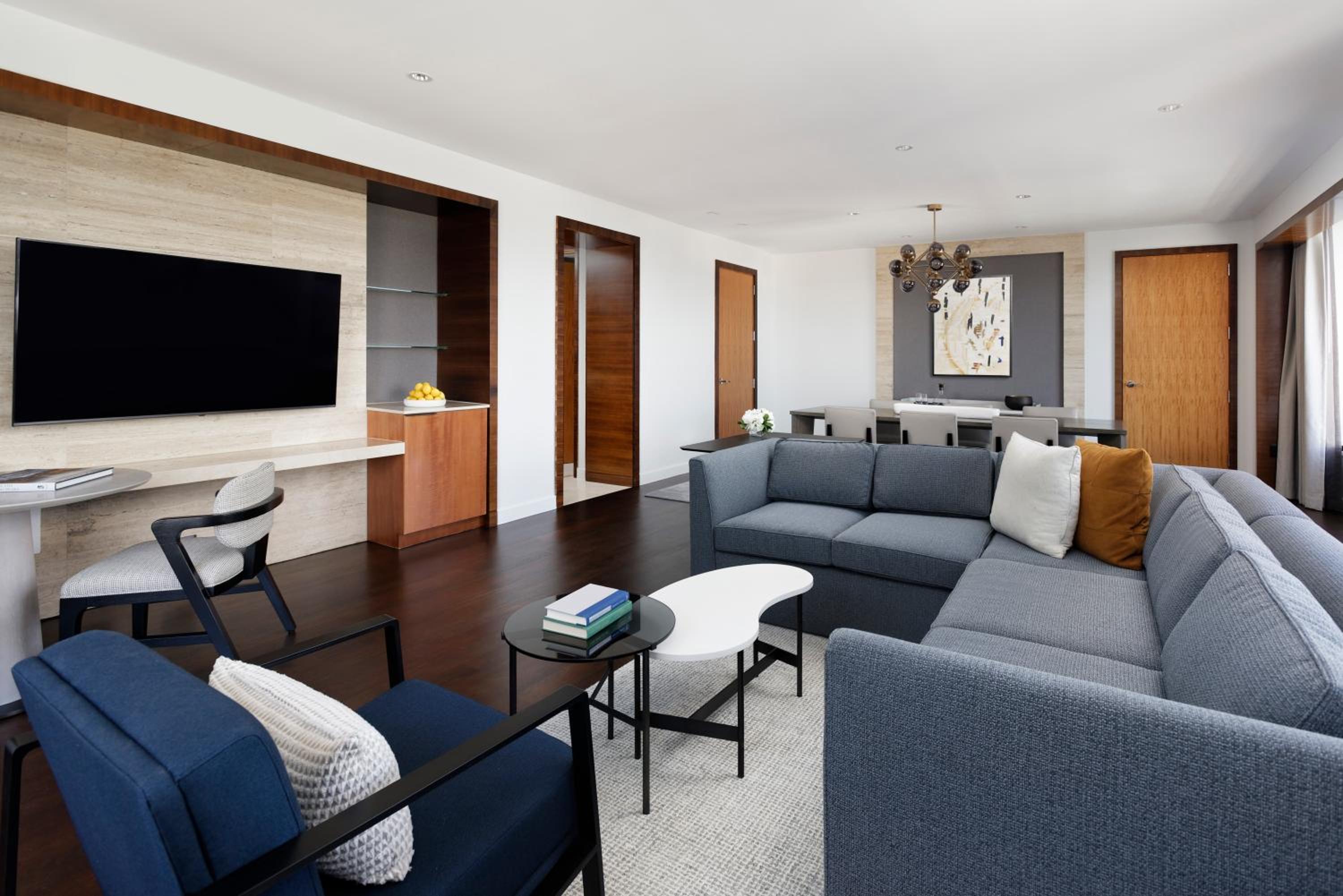 Premier King Suite - Photo 1