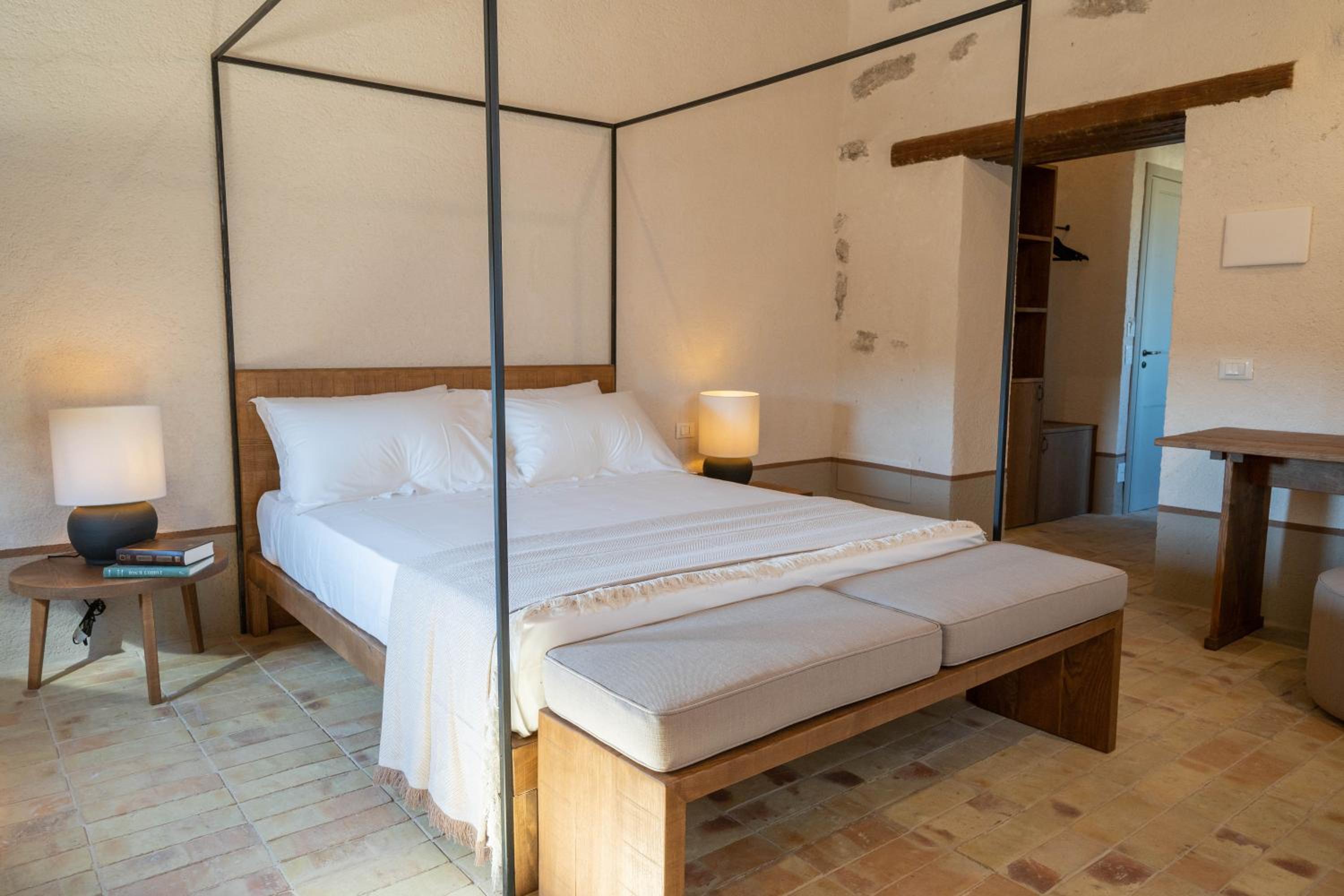 Deluxe King Room - Photo 3