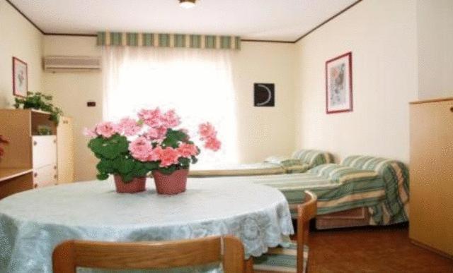 One-Bedroom Apartment (4 Adults) - Photo 1