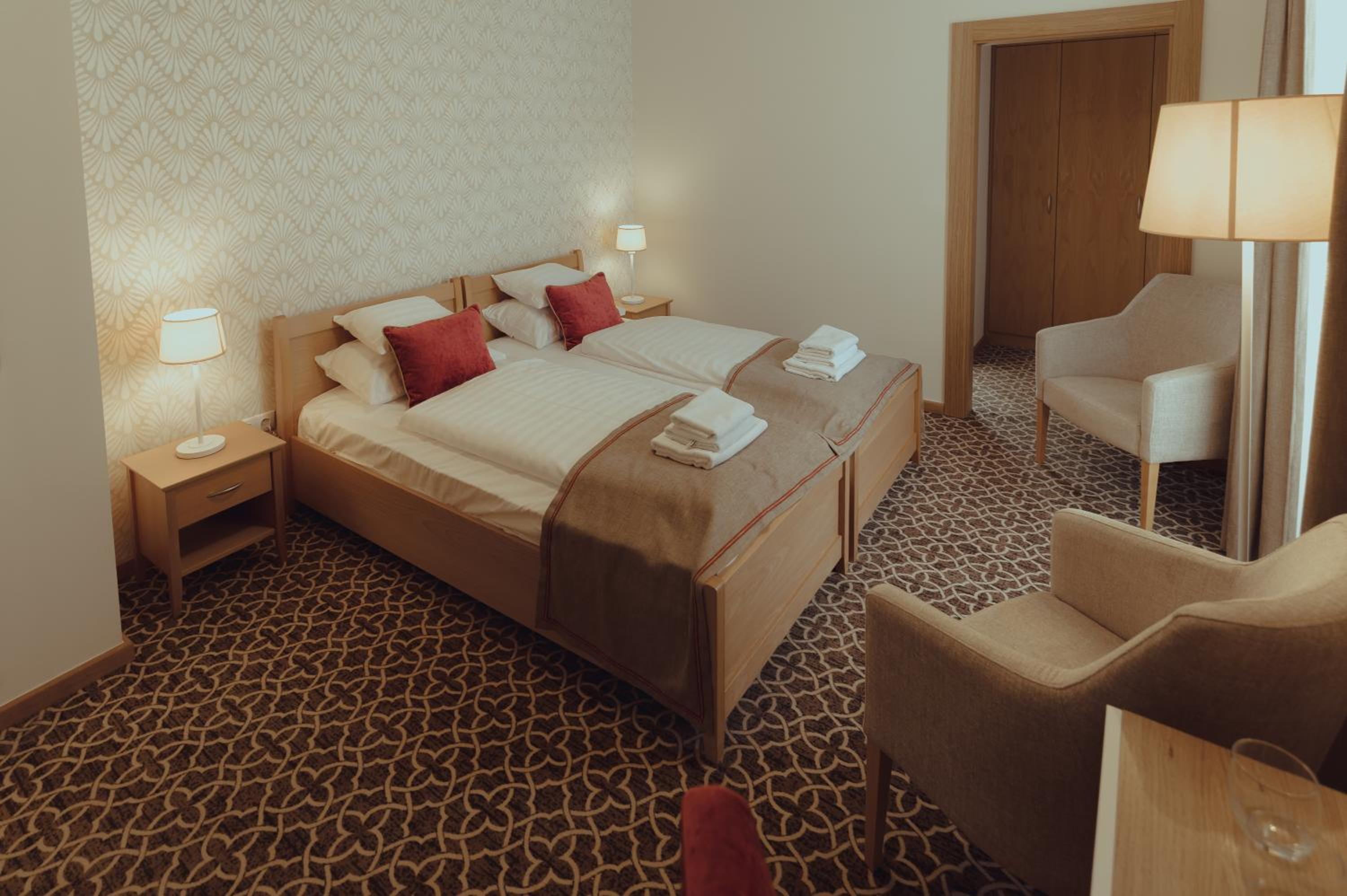 Standard Double or Twin Room photo 3