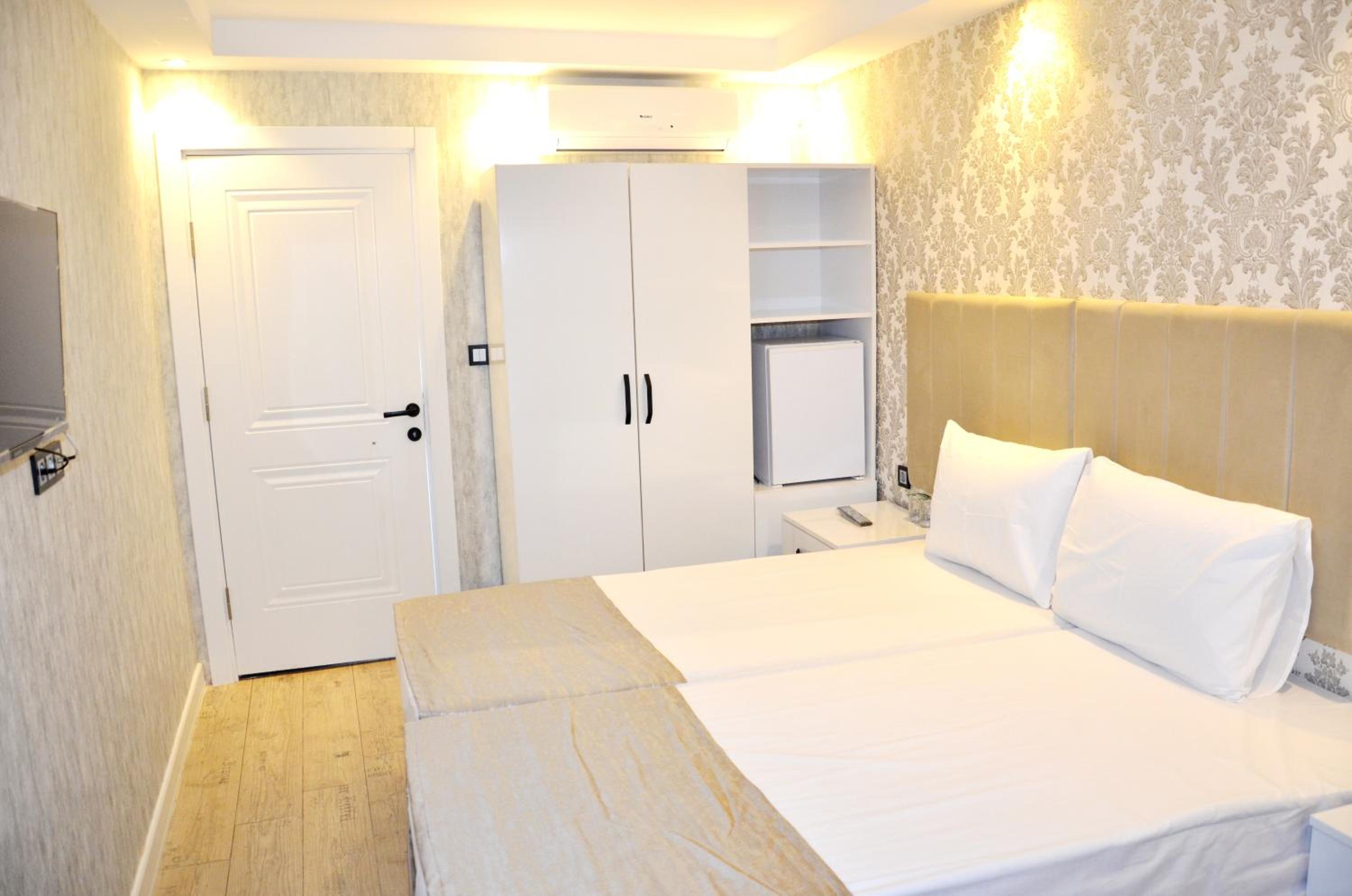 Basic Triple Room photo 2