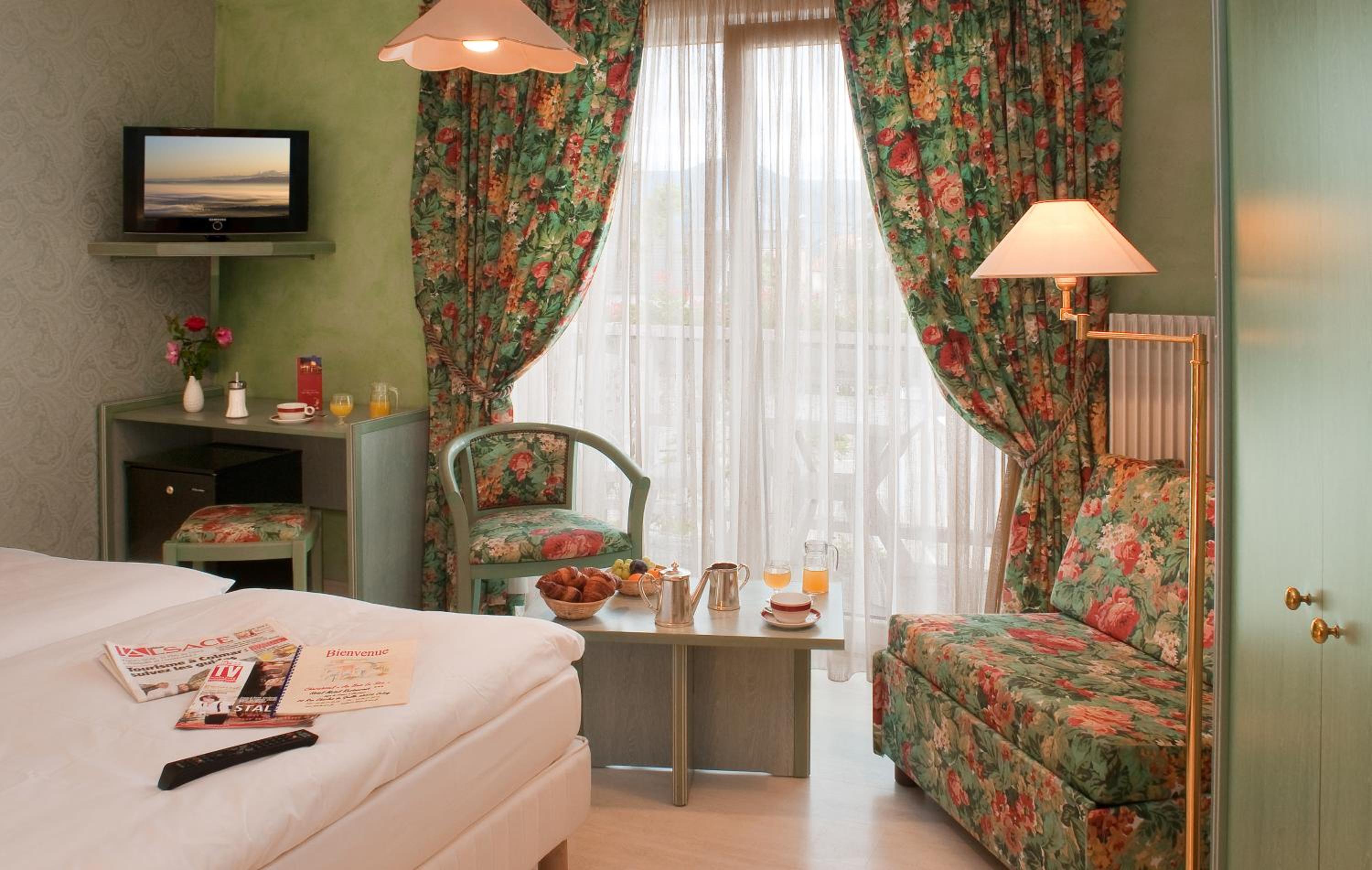 Double Room with Balcony - Photo 11