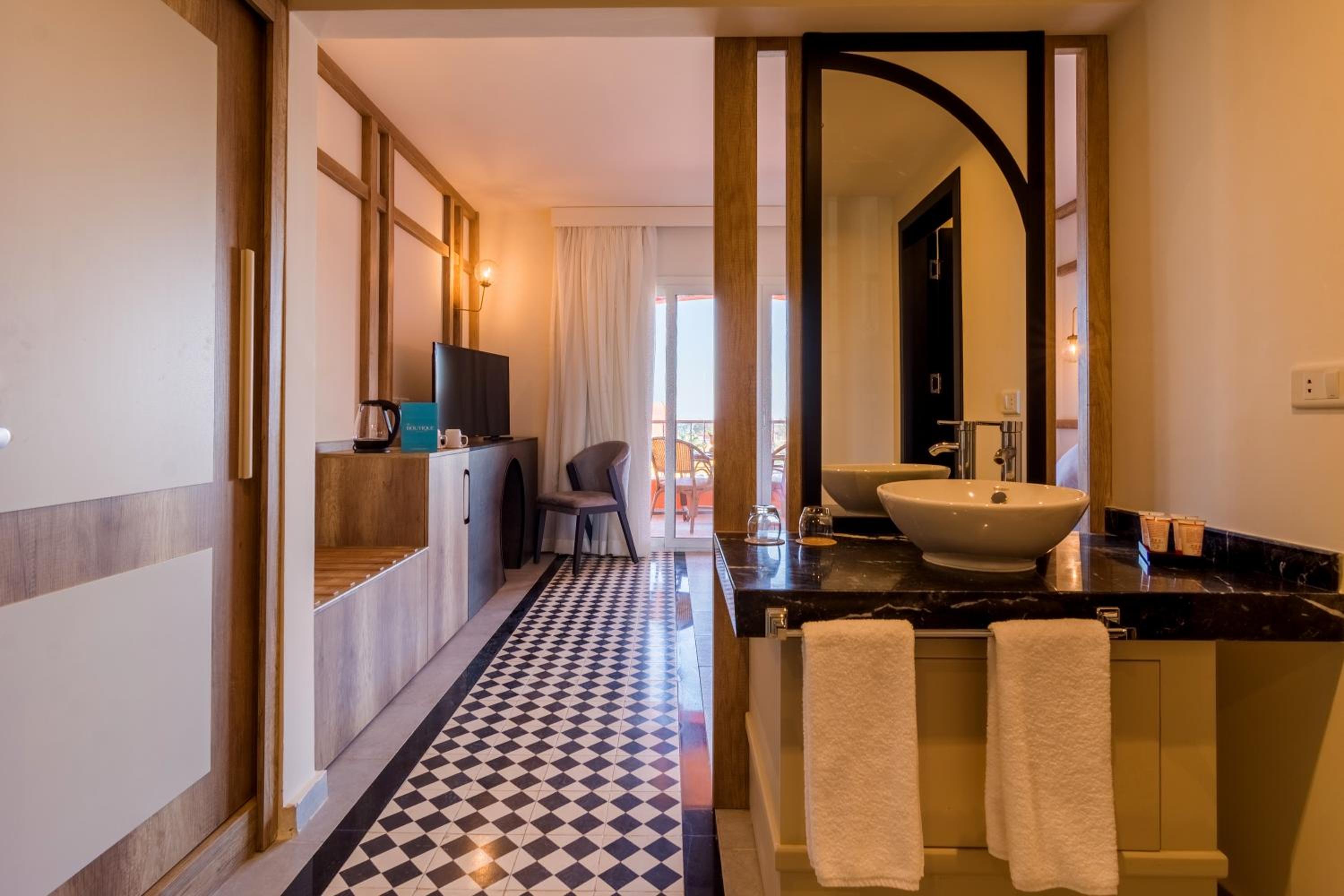 Deluxe Double Room with Sea View photo 3