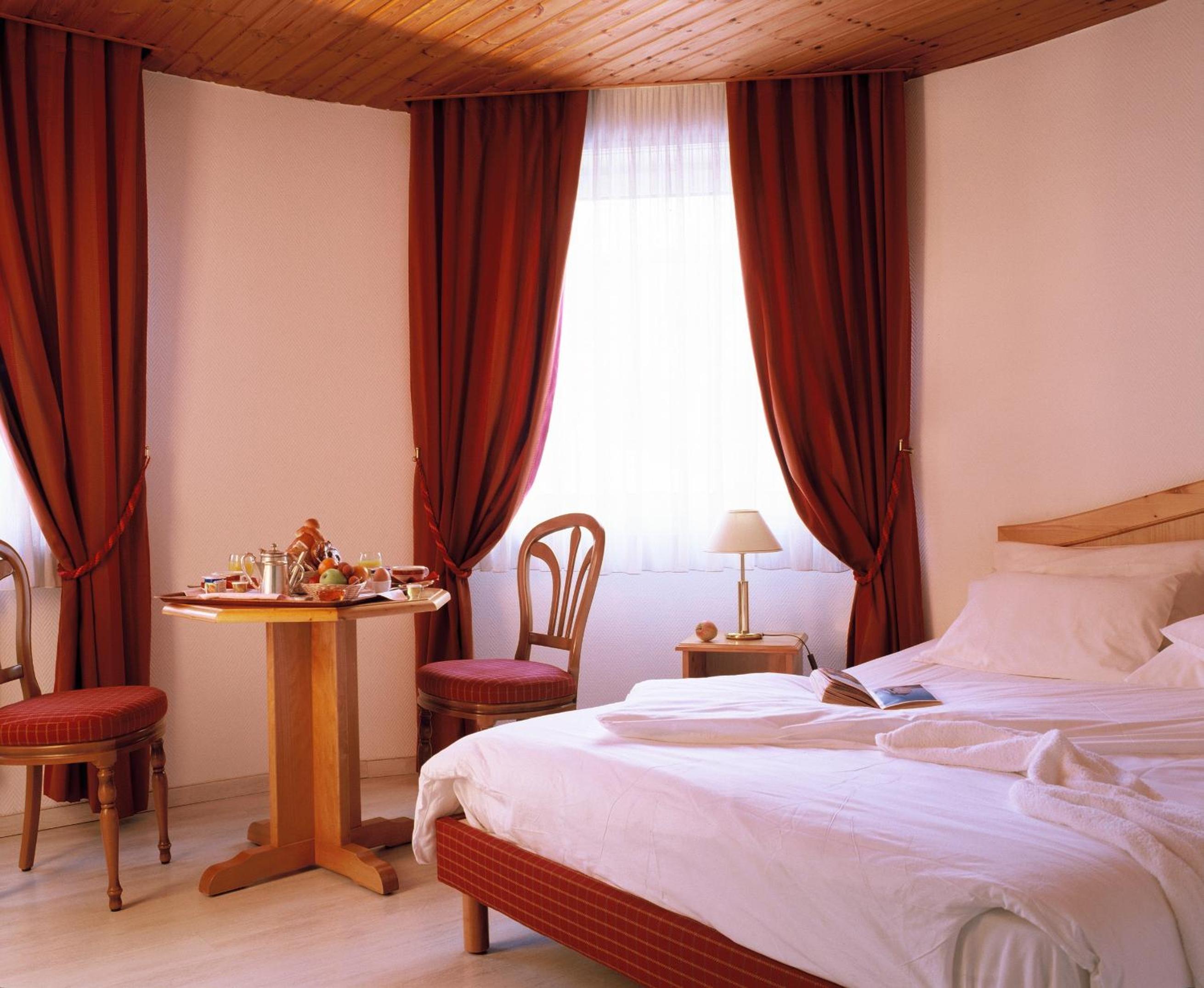 Standard Double Room - Photo 12
