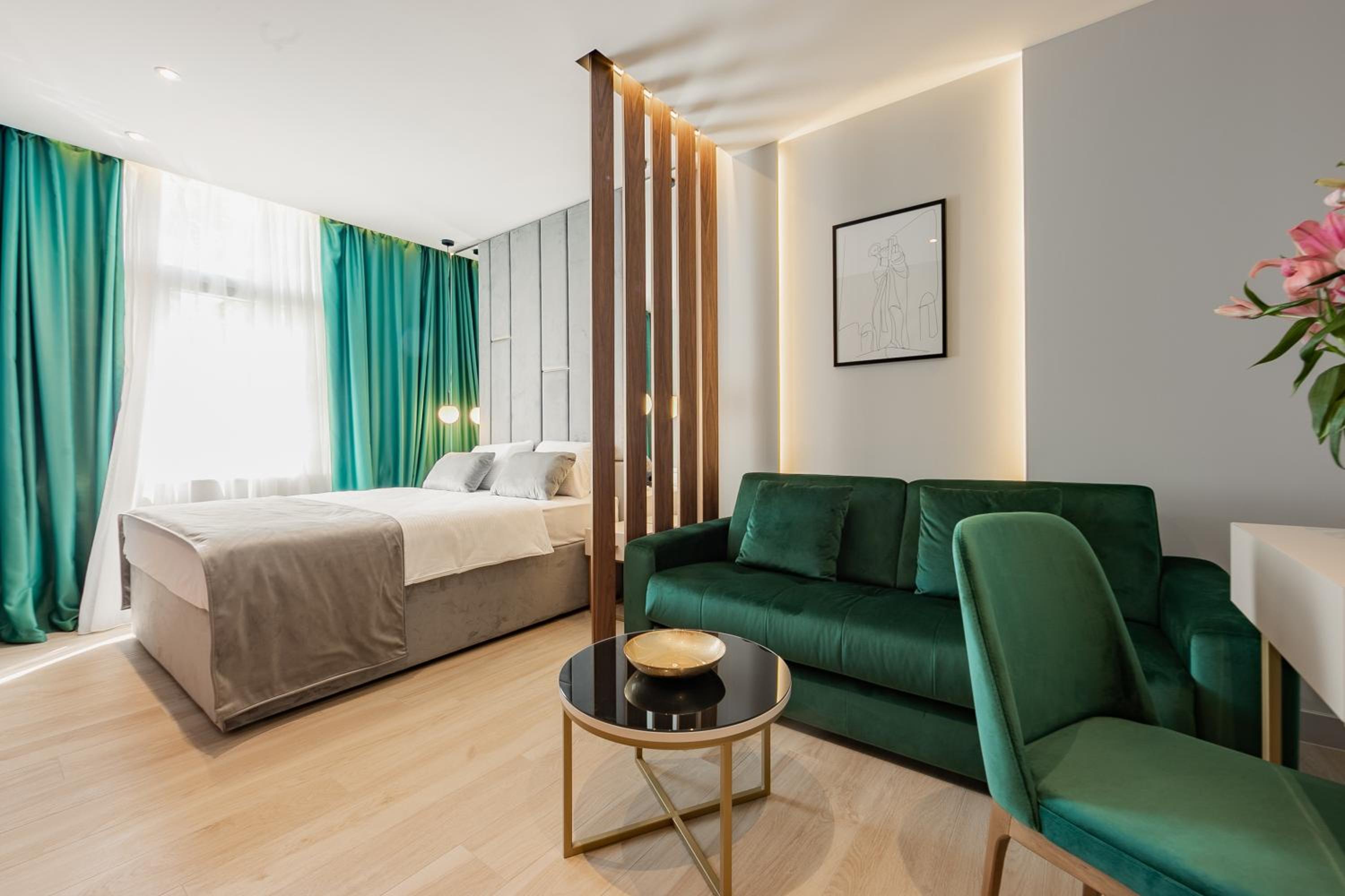Deluxe Double Room - Photo 16