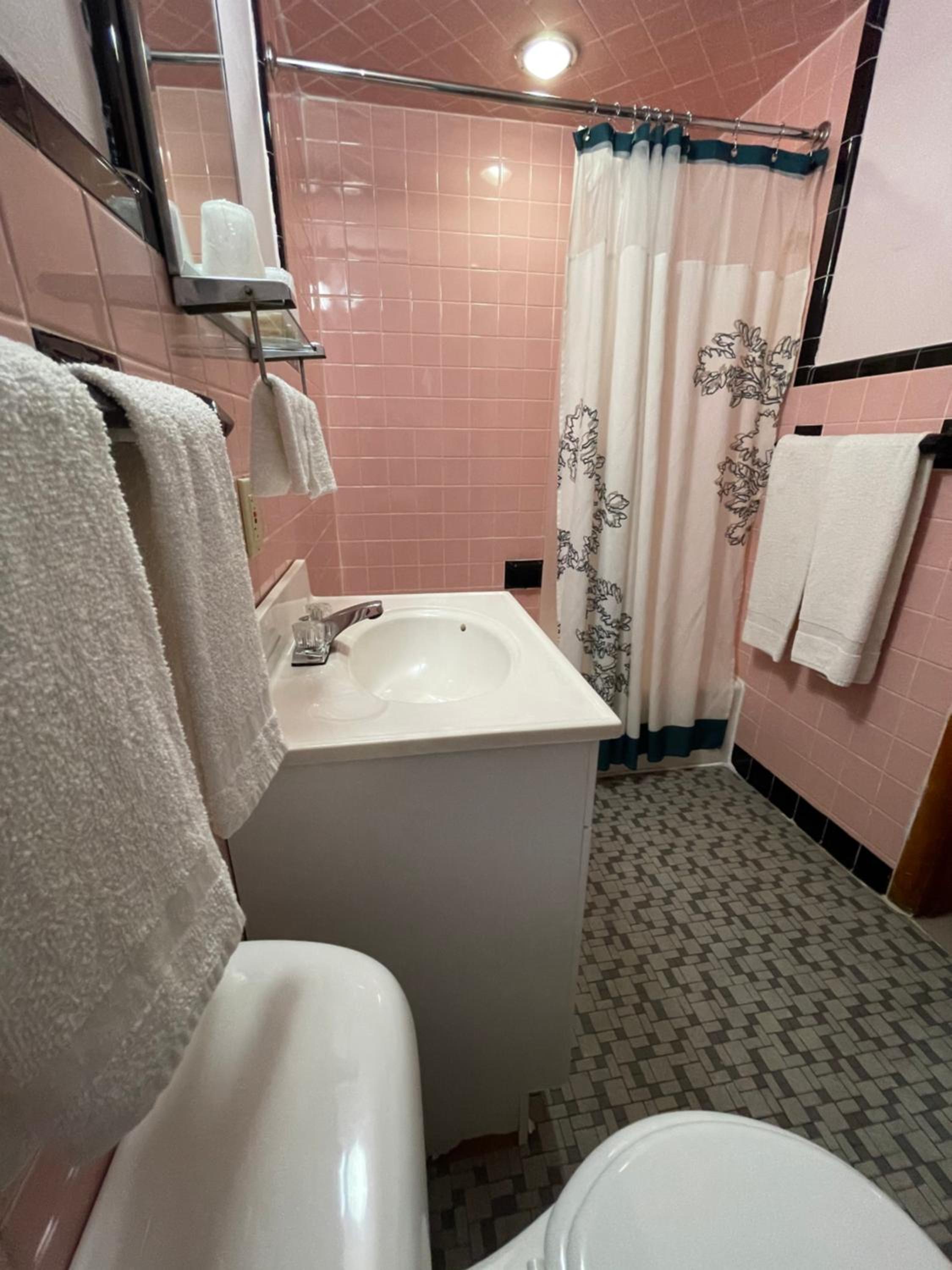 Standard Double Room - Non-Smoking  - Photo 6