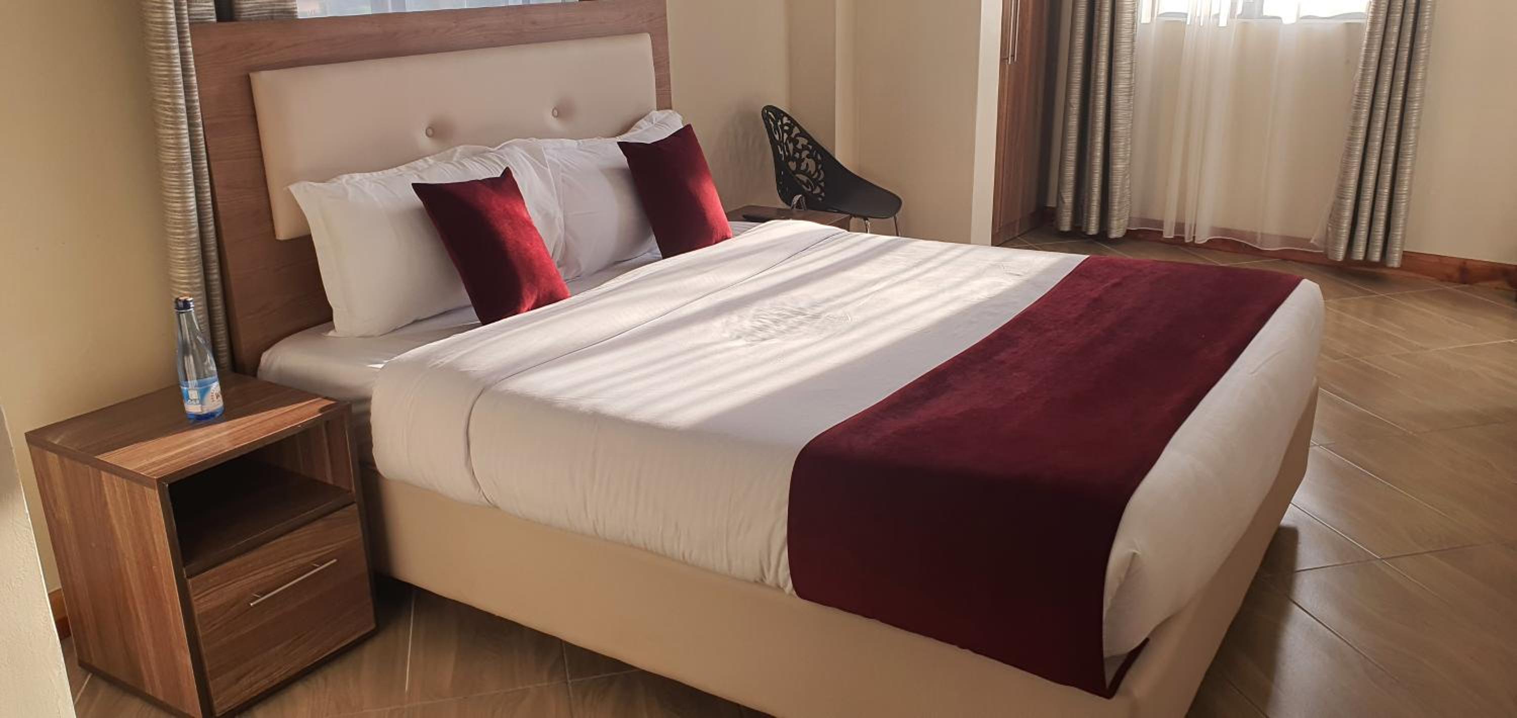 Deluxe Double Room - Photo 9