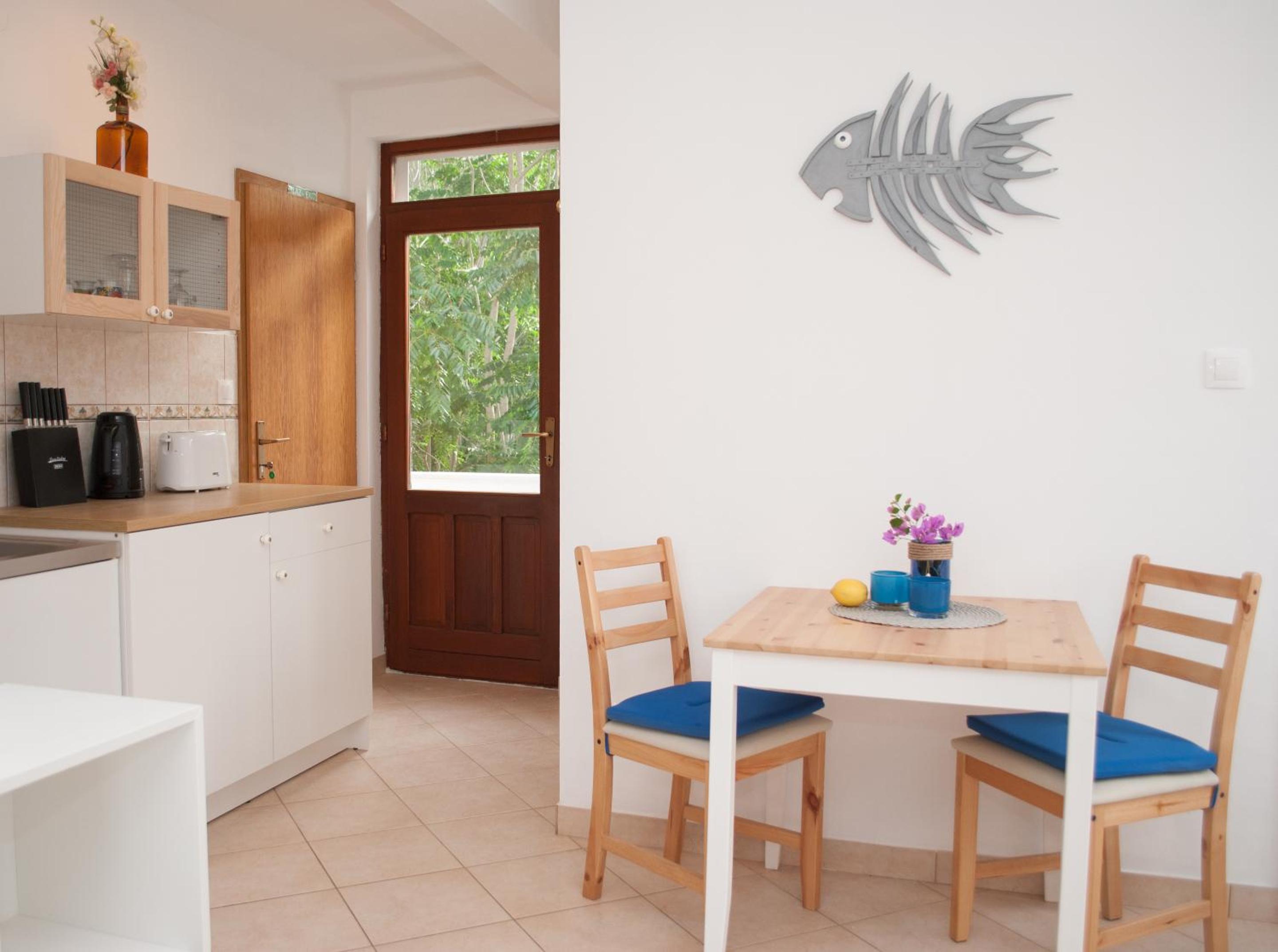Studio with Balcony - Photo 11