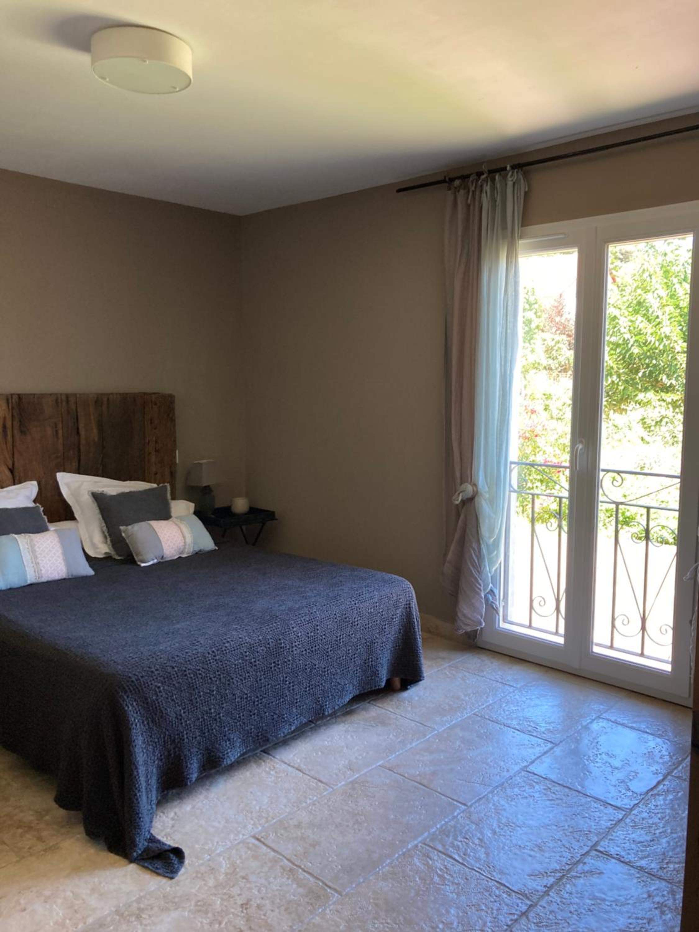 King Room with Mountain View photo 2
