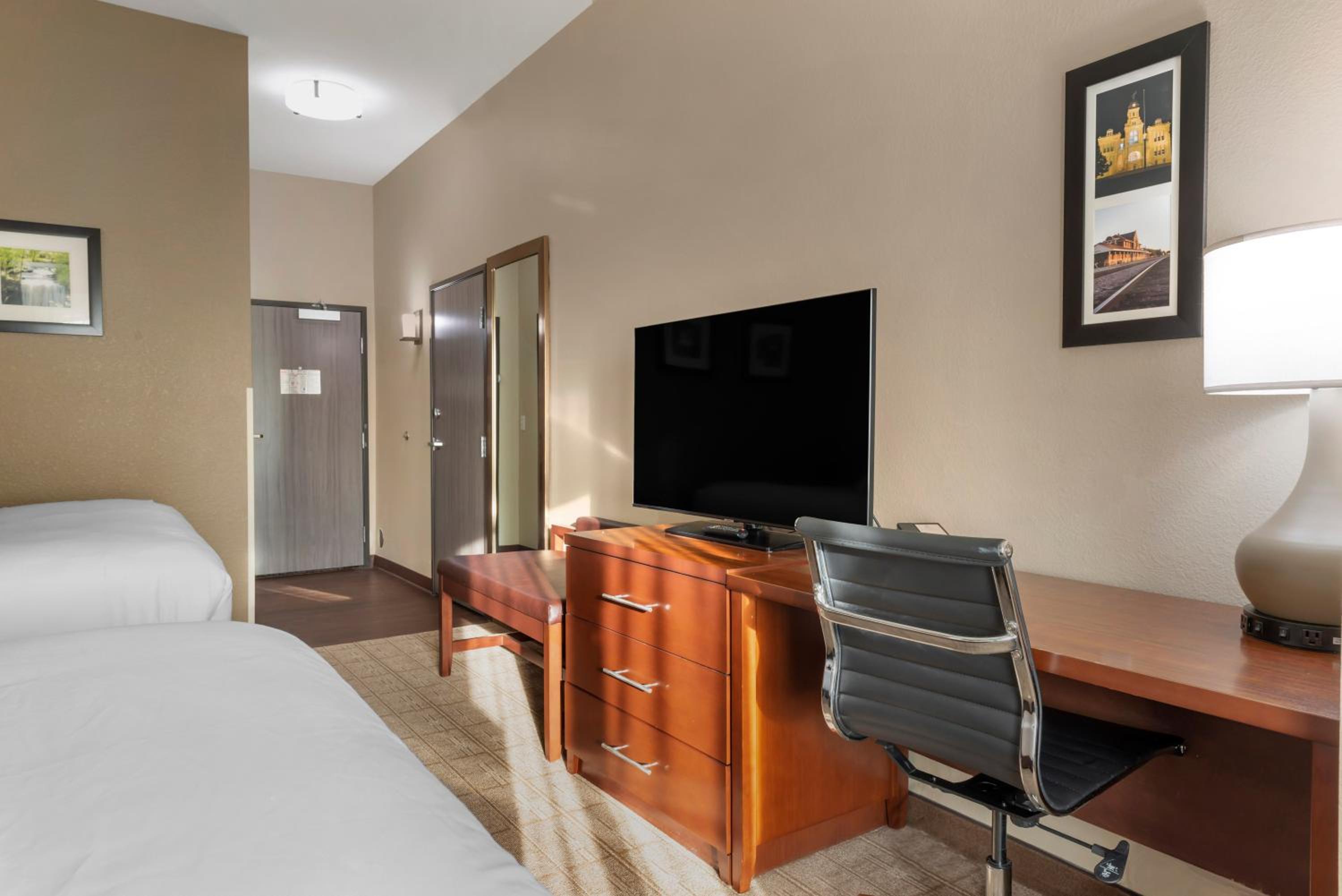 Standard Queen Room with Two Queen Beds - Non Smoking  - Photo 1