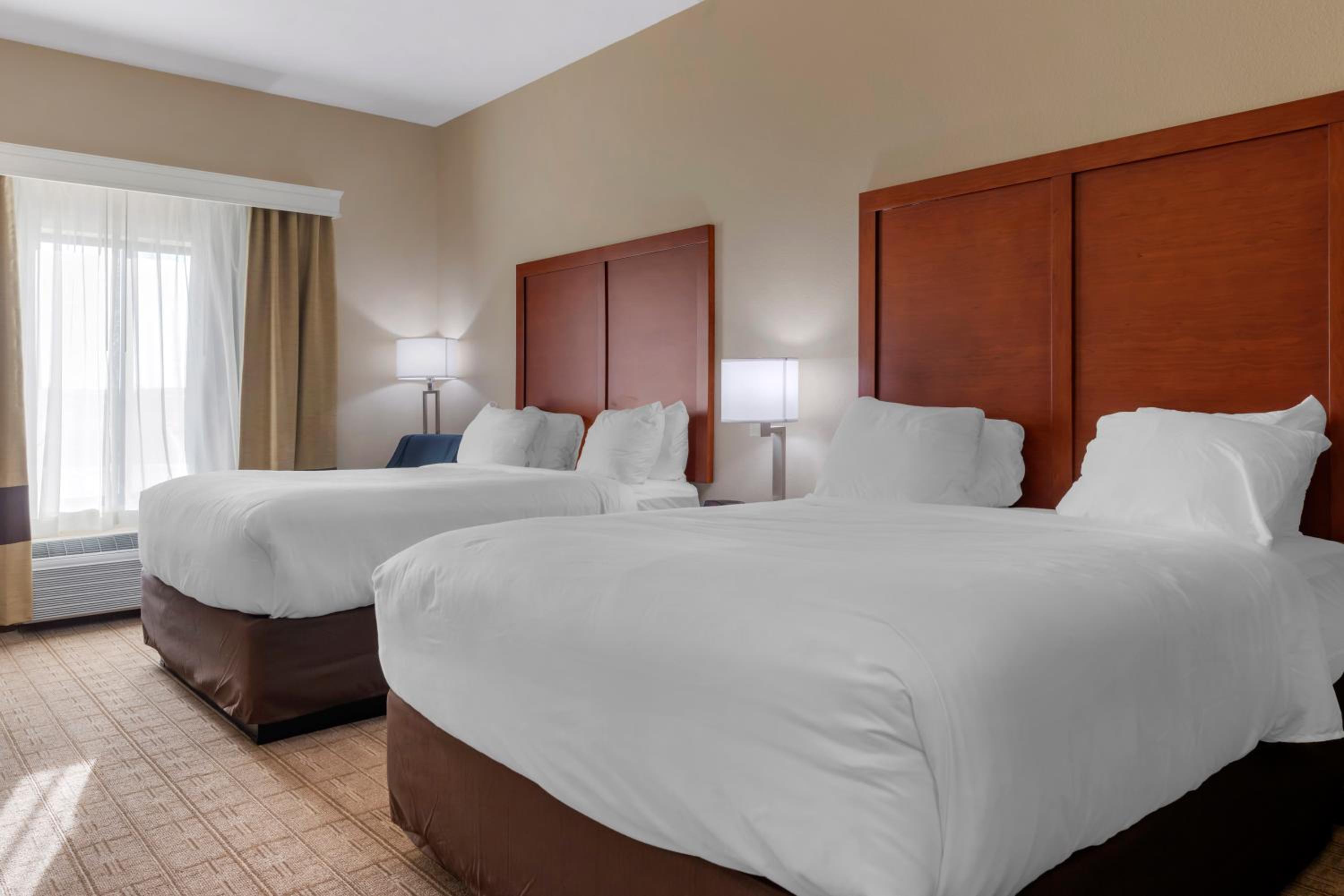 Standard Queen Room with Two Queen Beds - Non Smoking  - Photo 2