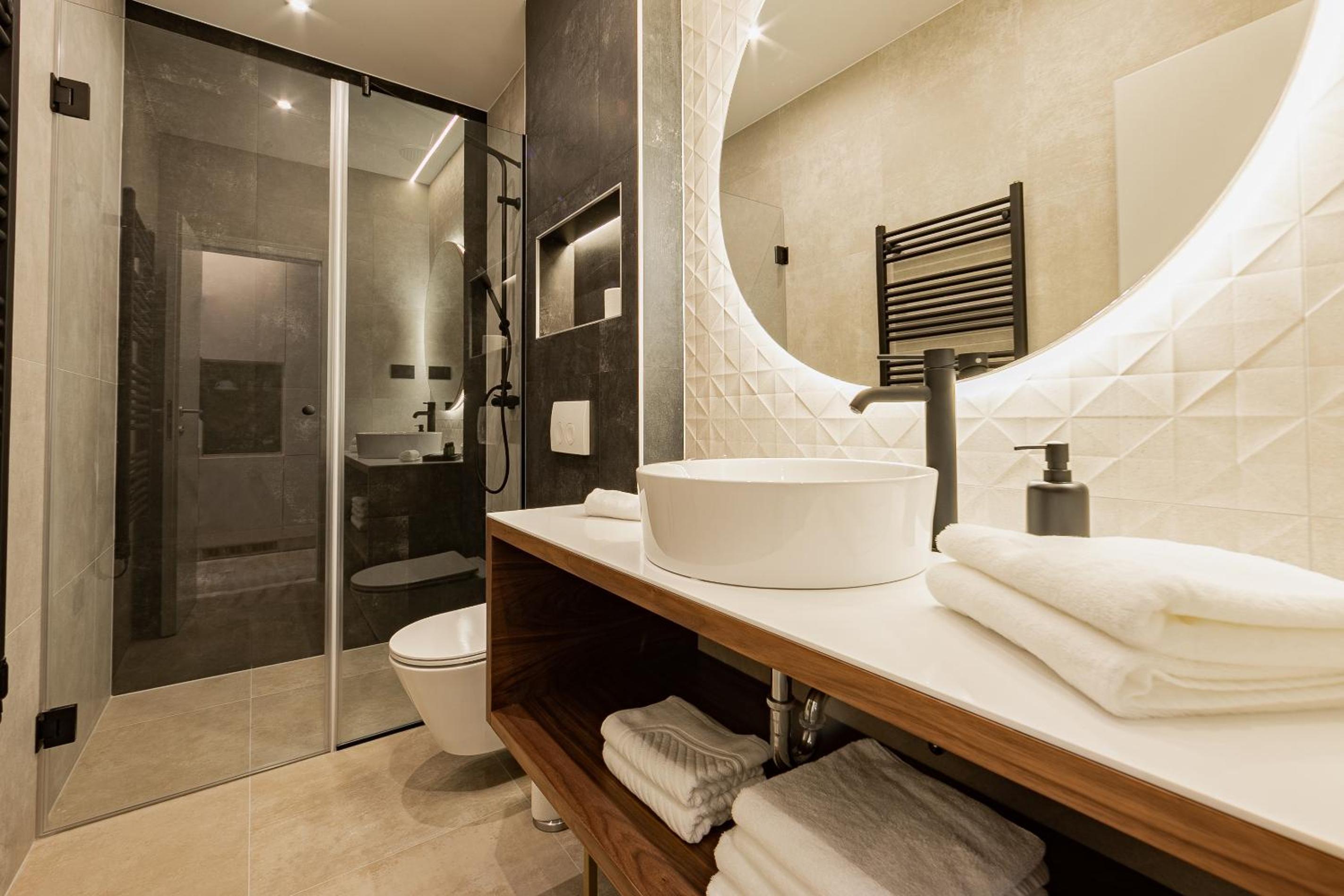 Deluxe Double Room - Photo 13