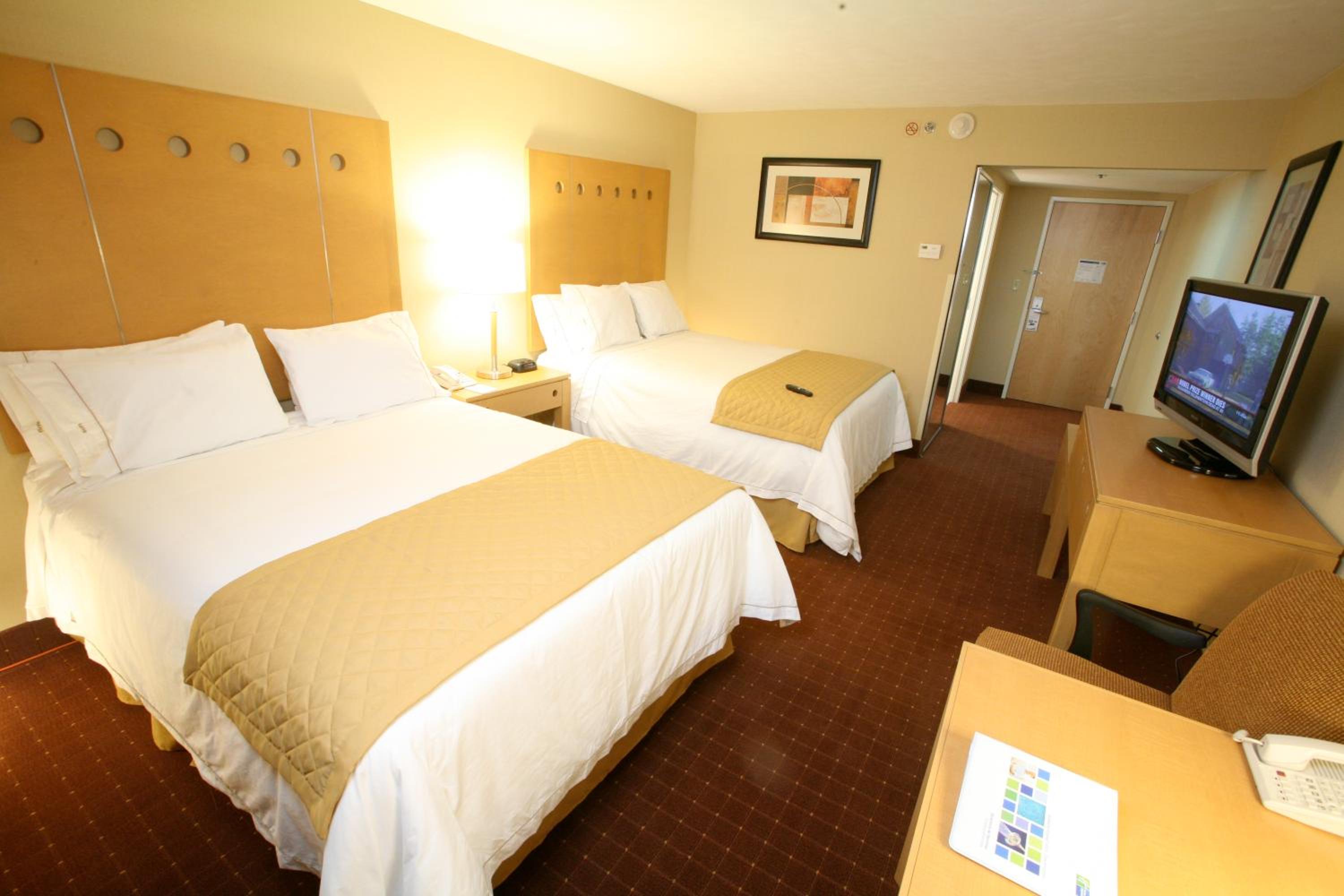 Standard Room with Two Queen Beds - Photo 1
