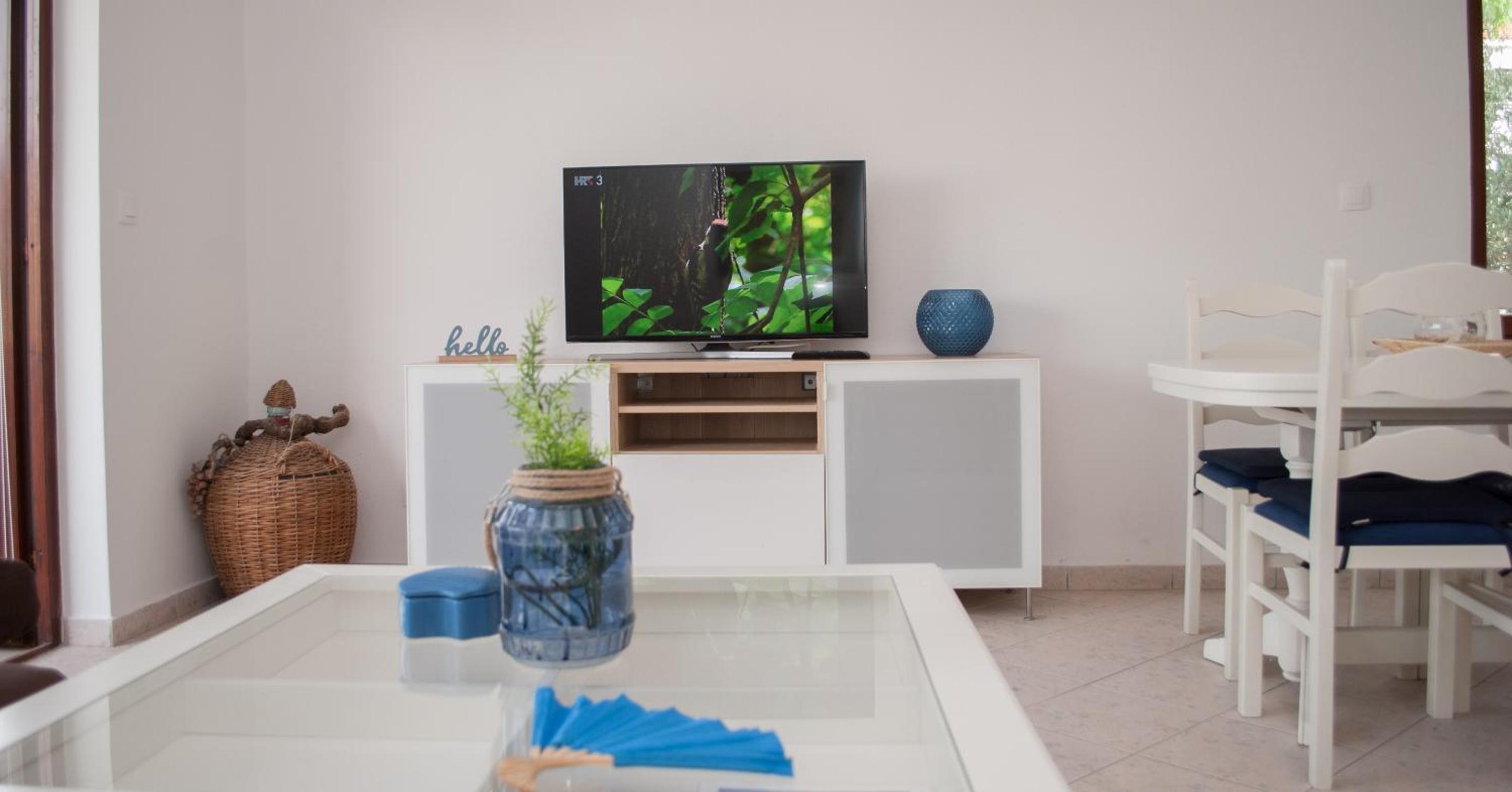 One-Bedroom Apartment with Balcony photo 2