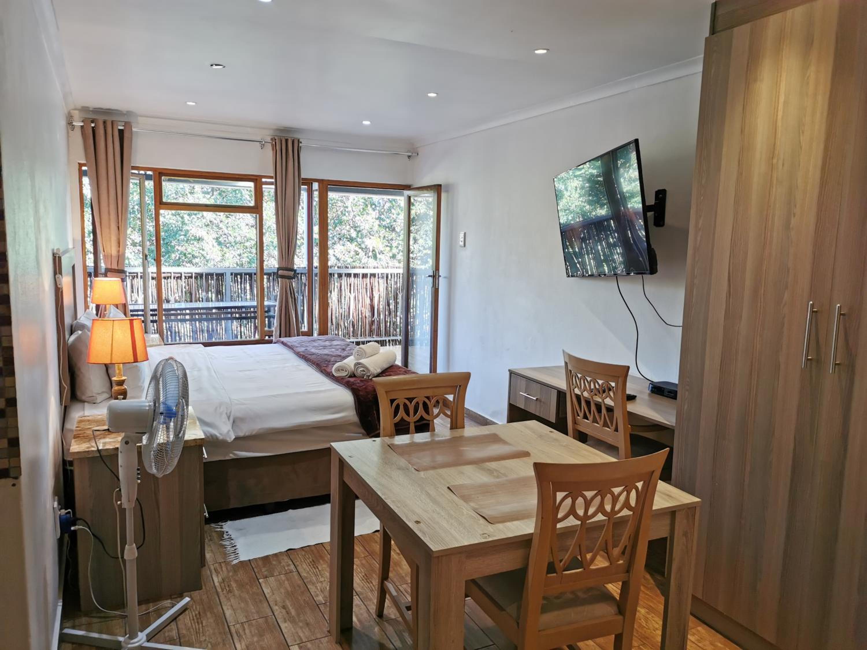 Studio with Balcony - Photo 1