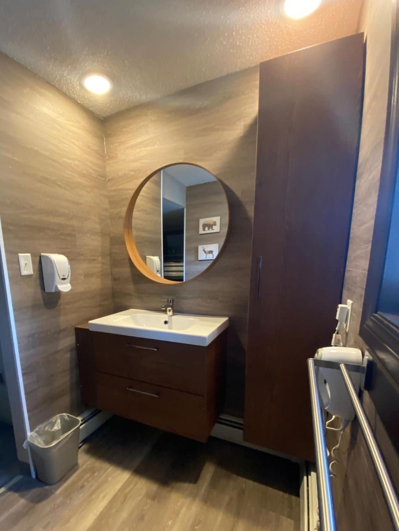 Dormitory Room (8 Adults) With Ensuite Bathroom